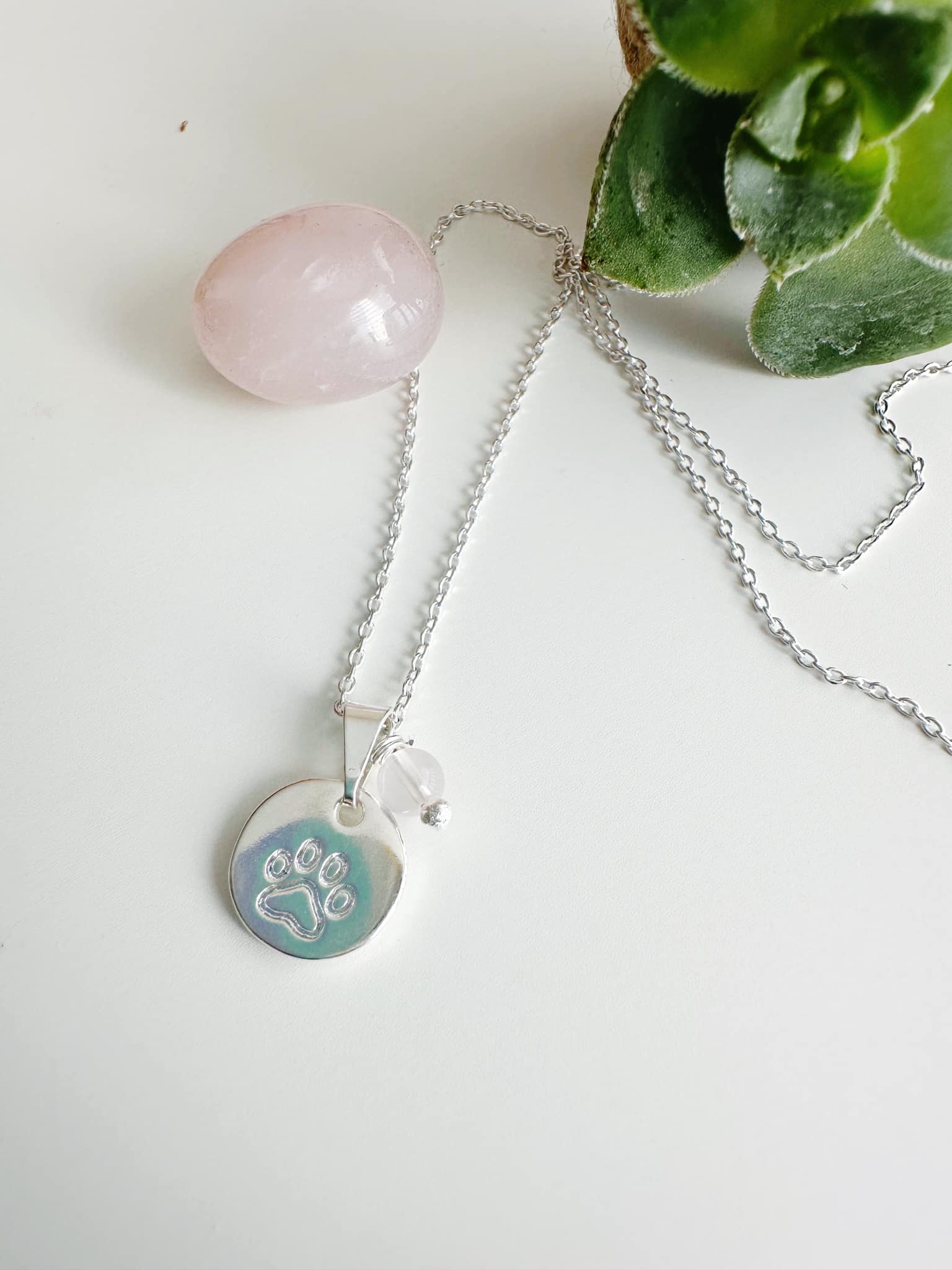 Collar Mascota Cuarzo Rosa. Incluye tarjeta con mensaje especial para regalo