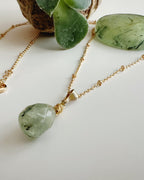 Collar Amuleto Prehnita. Incluye significado de su piedra y Packing para regalo