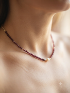 Collar "Fuerza del alma" en piedras Granate y perla natural. Enchape de Oro 18k