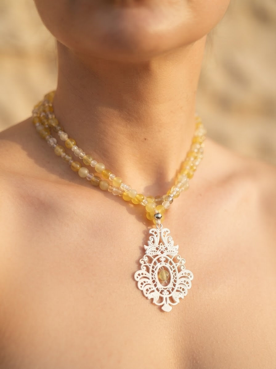 Collar largo  “Susurro Primaveral” en mix de piedras naturales. Enchape de Plata 950