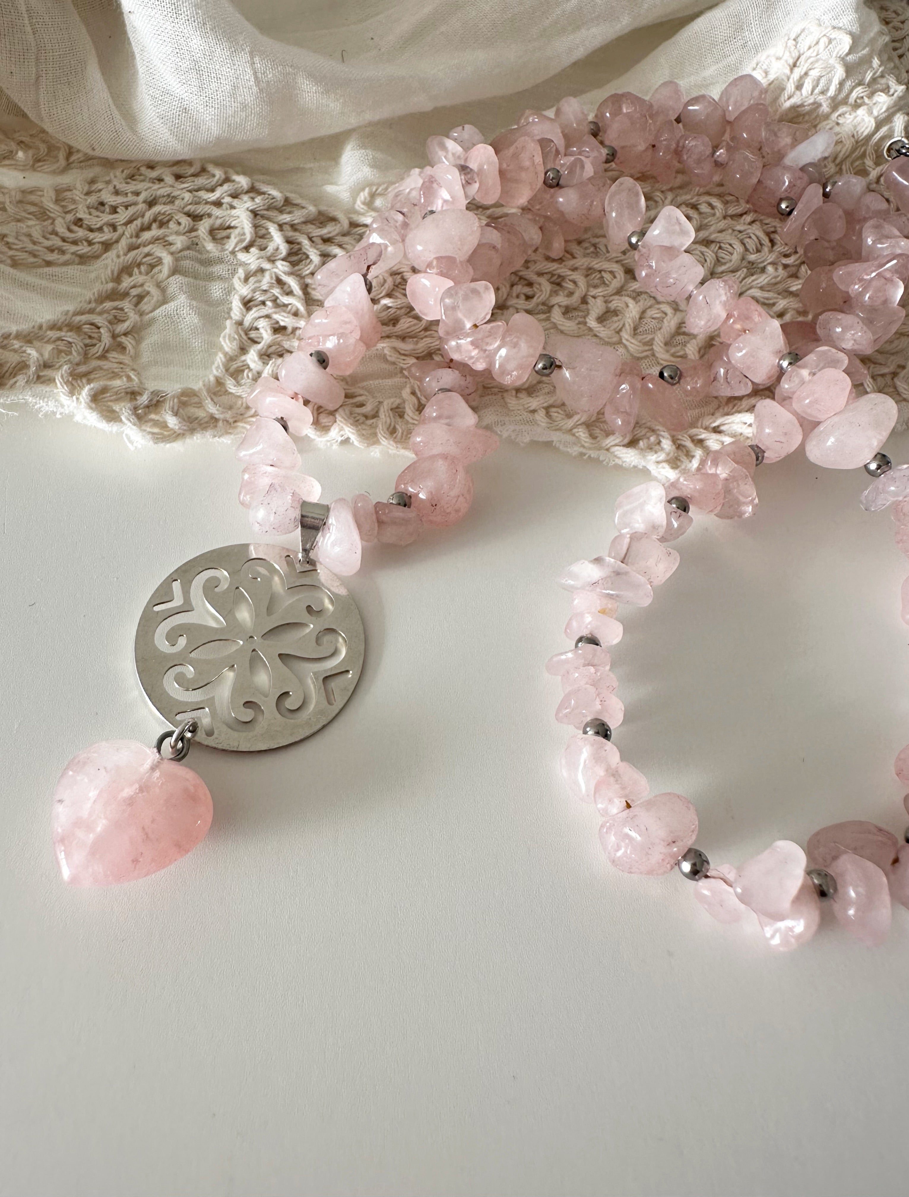 Collar Largo de Cuarzo Rosa “Energía del Corazón”