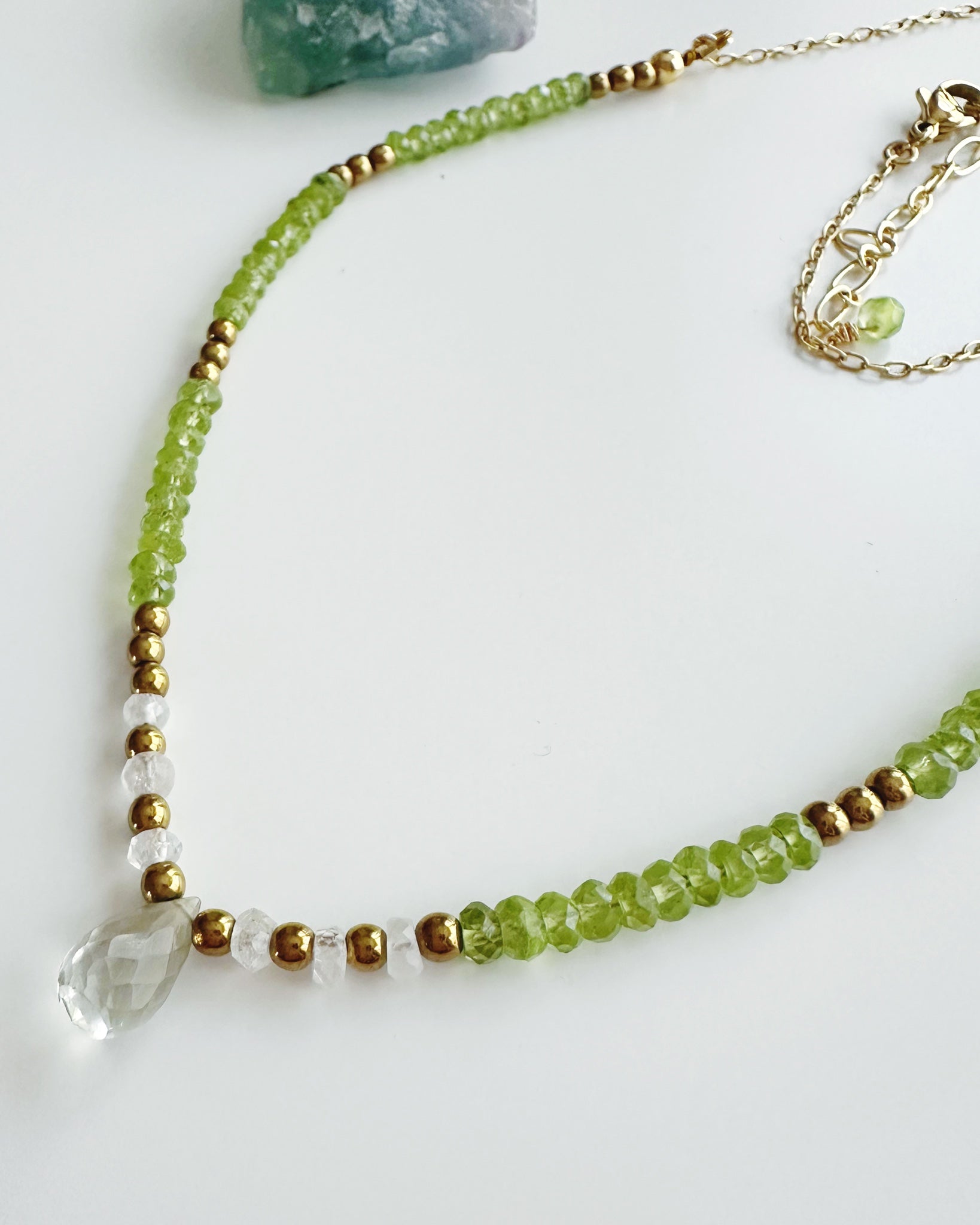 Collar "Renovación y Equilibrio" – Peridoto con Amatista Verde