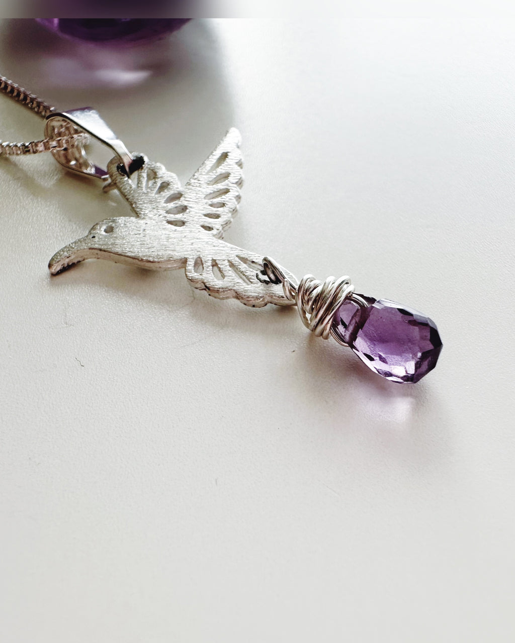 Collar silver Colibrí Amatista. Incluye significado y packing para regalo