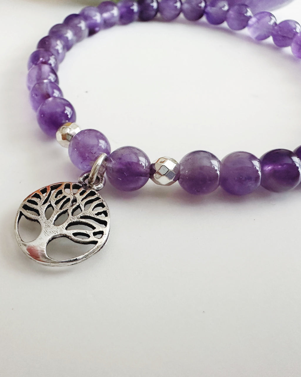 Pulsera de Plata 925 " Equilibrio Vital" en piedra Amatista y Árbol de la vida. Incluye significado de la piedra y packing para regalo