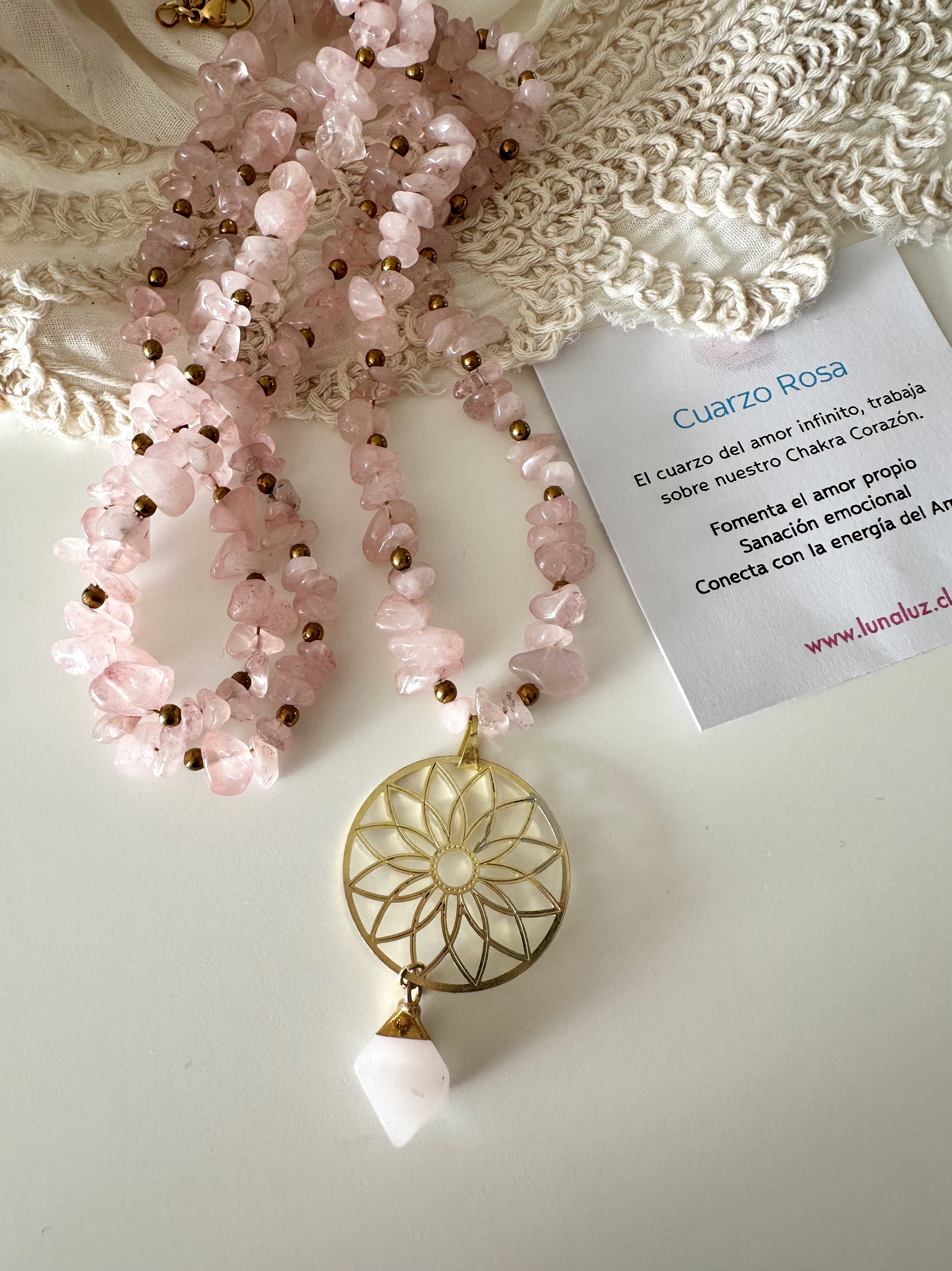 Collar Largo Cuarzo Rosa “Amor que Abraza”