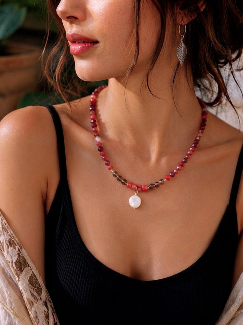Collar "Coraje" en piedras Cornalina, Coral Rojo y Ágatas Rojas. Enchape de Oro 18k