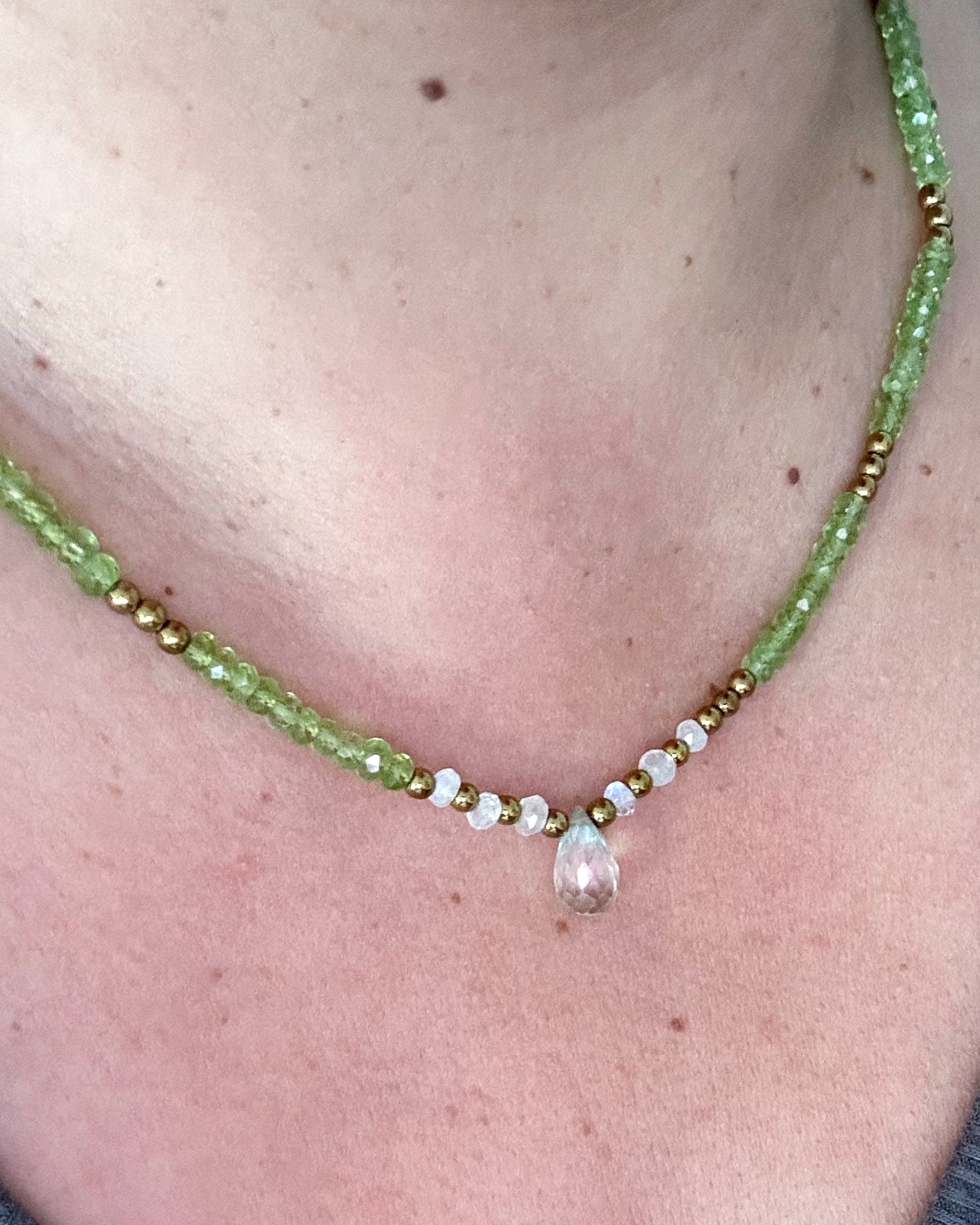 Collar "Renovación y Equilibrio" – Peridoto con Amatista Verde