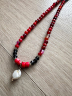 Collar "Coraje" en piedras Cornalina, Coral Rojo y Ágatas Rojas. Enchape de Oro 18k