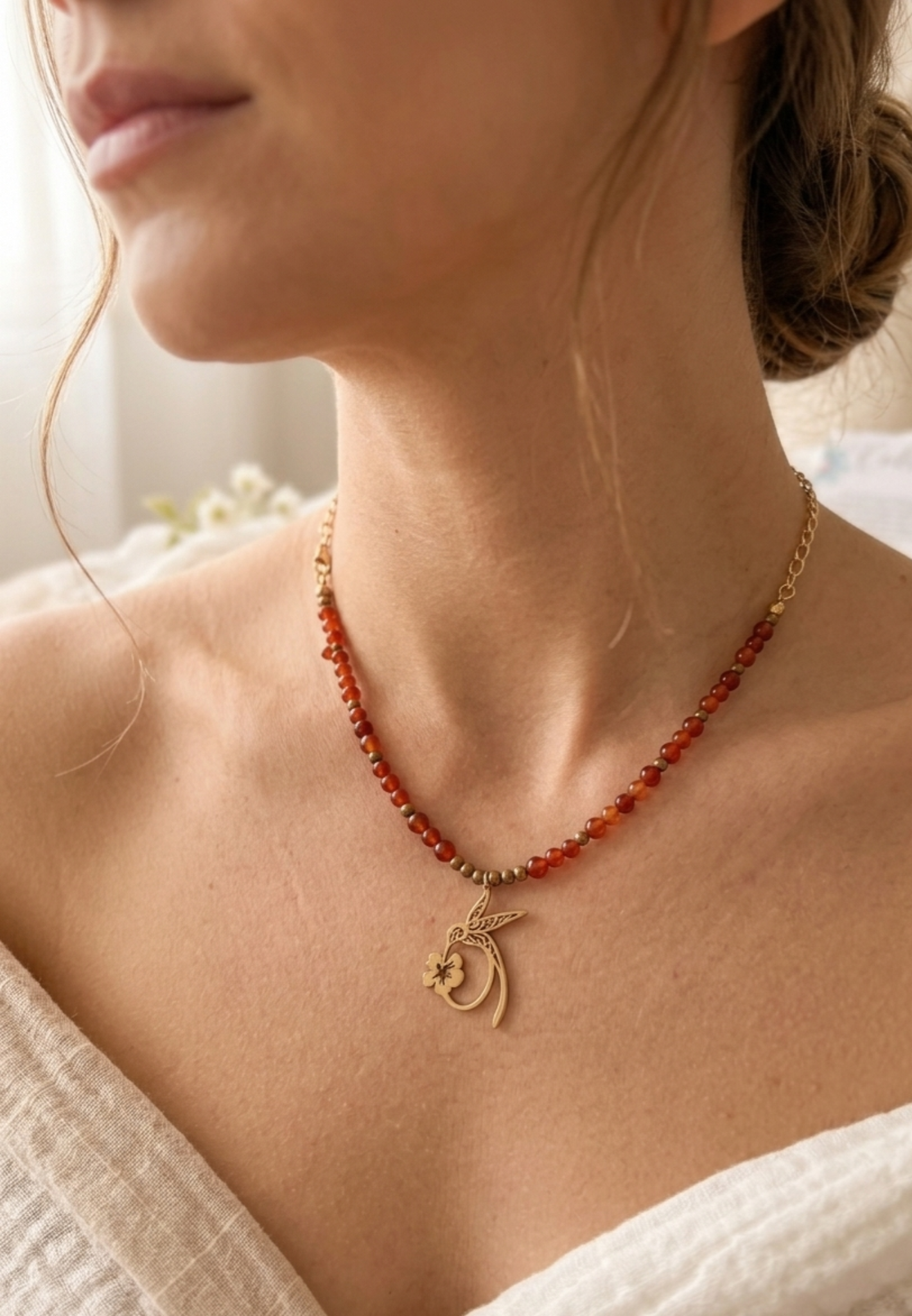 Collar Colibrí con Piedras Cornalina "Energía, Alegría y Fuerza Interior"