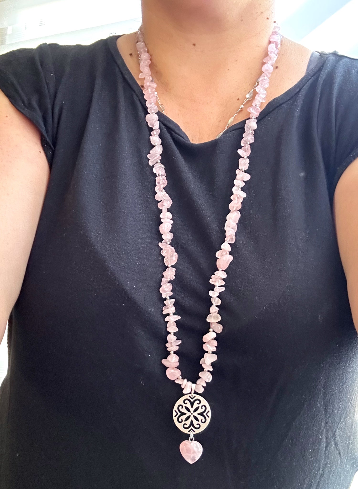 Collar Largo de Cuarzo Rosa “Energía del Corazón”