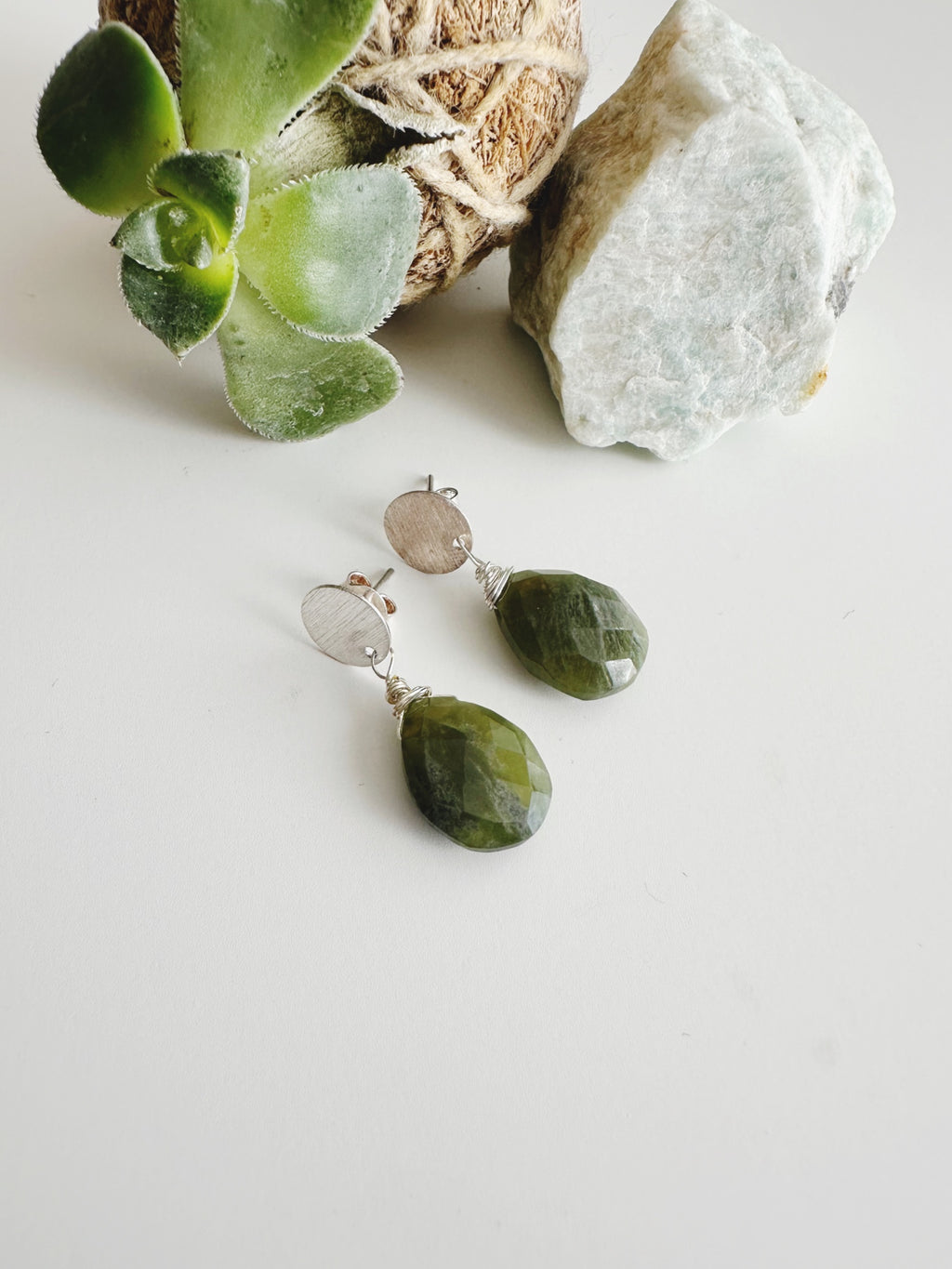 Aros de mujer Oferta piedra Verdosa. Baño de plata