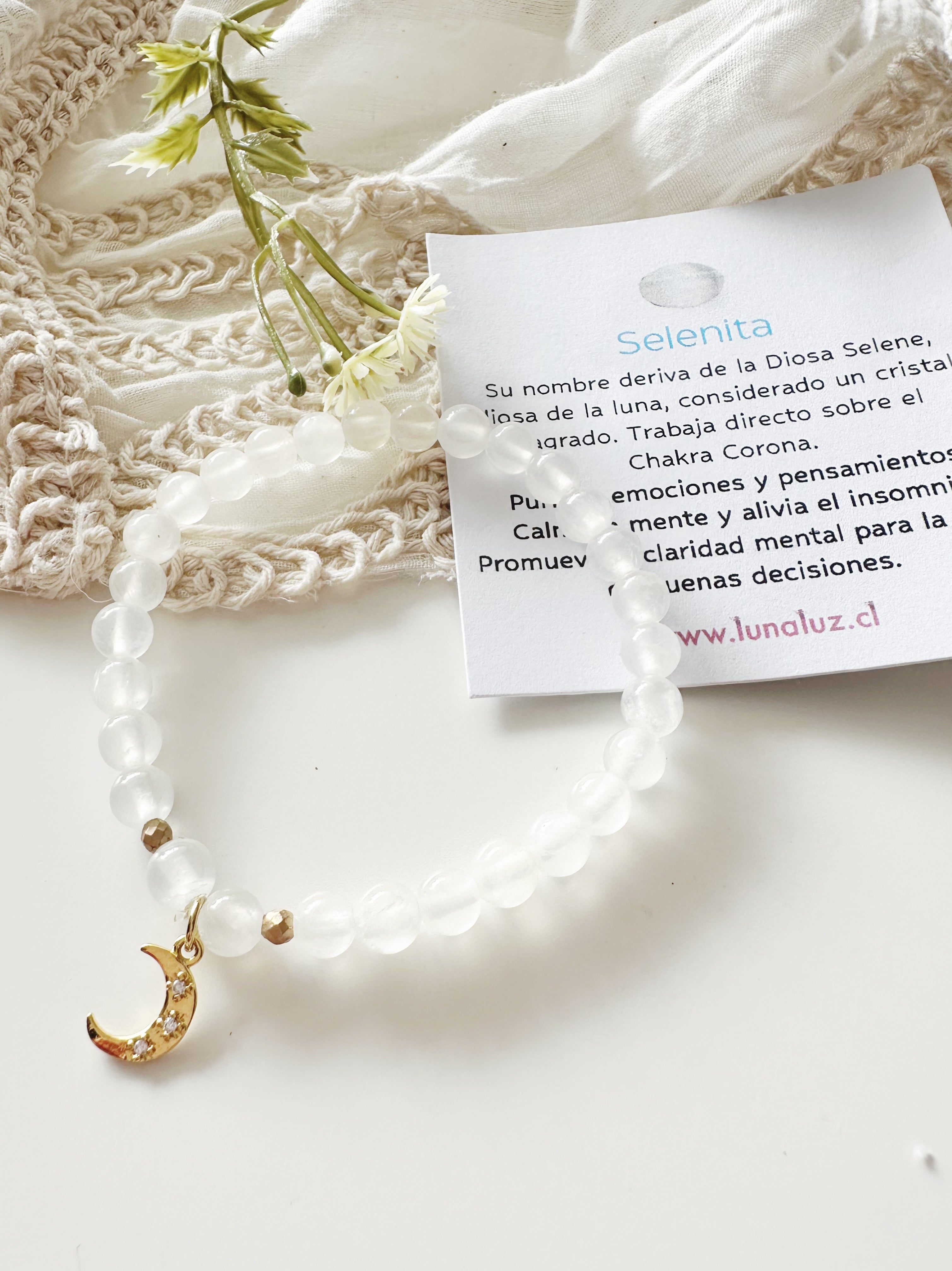 Pulsera "Luz, Intuición y Calma Interior" Piedra Selenita con Colgante de Luna