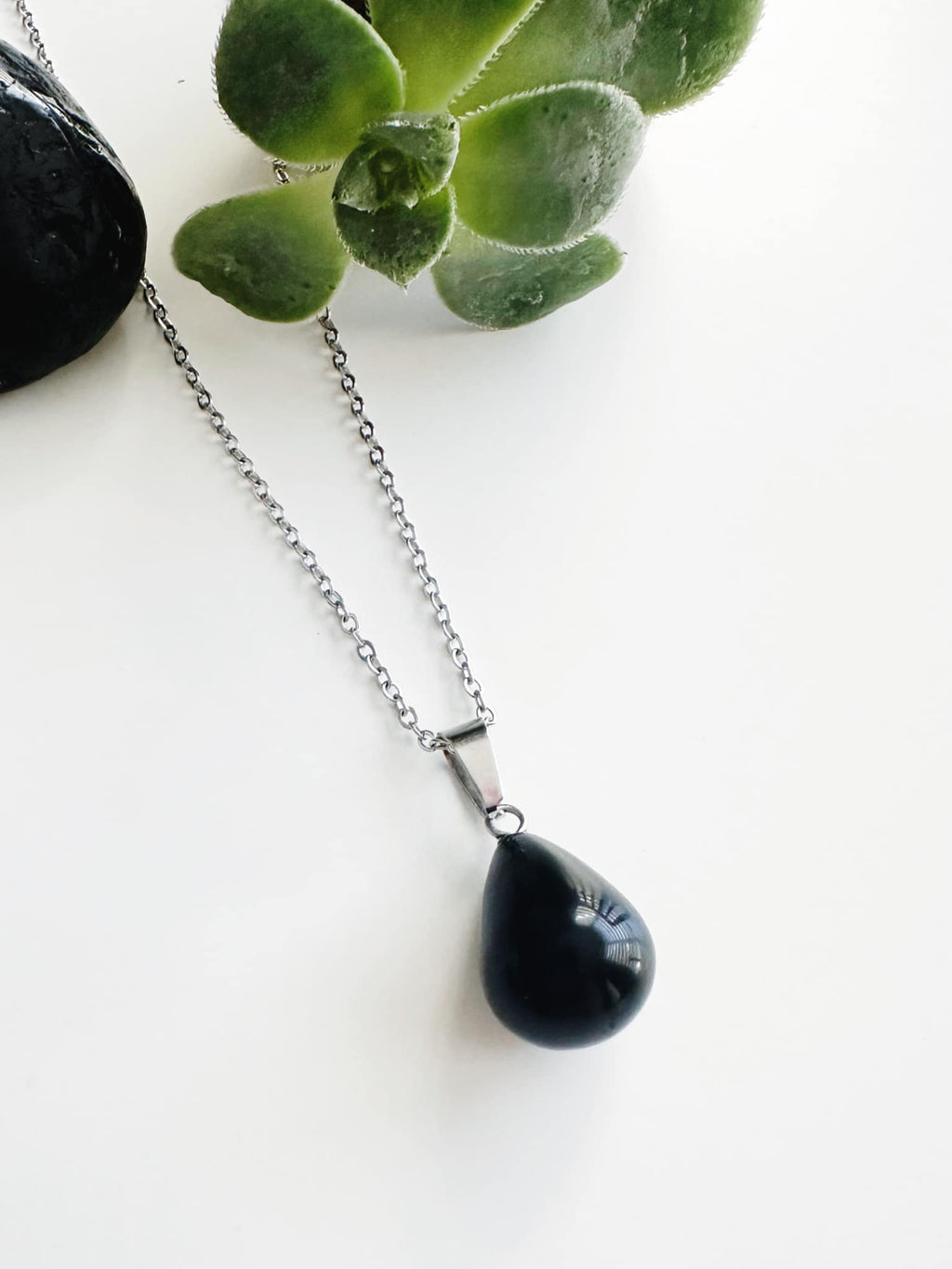 Collar Amuleto Acero inoxidable Onix negro. Incluye significado de la piedra y packing para regalo