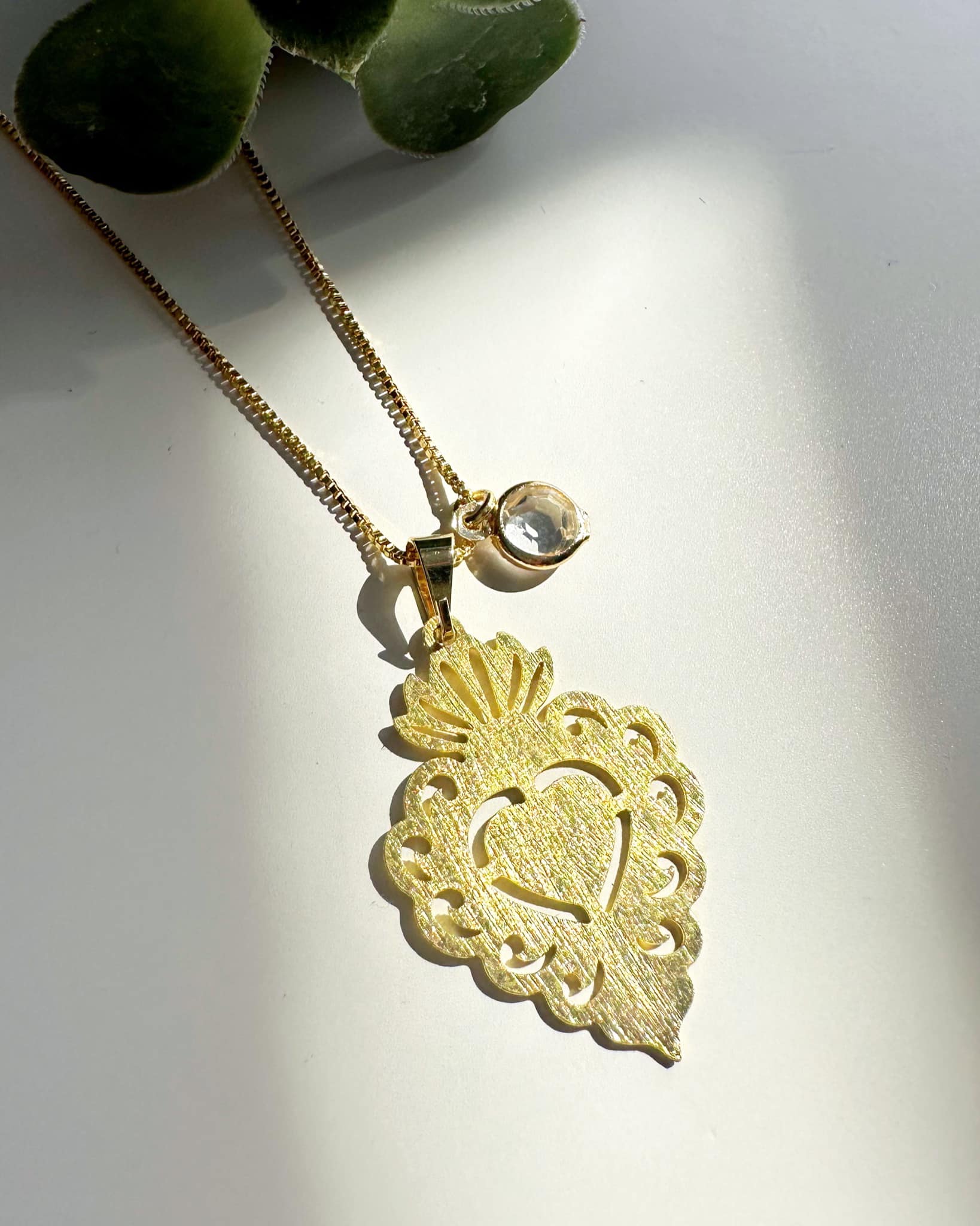 Collar Sagrado Corazón. Incluye mensaje especial y packing para regalo