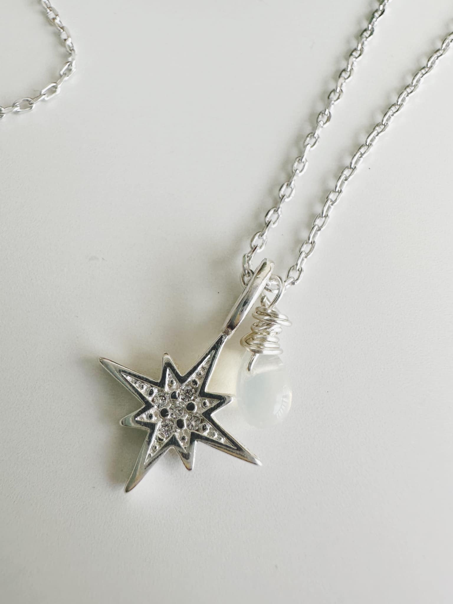 Collar Estrella Guía piedra Ópalo. Incluye significado y packing para regalo