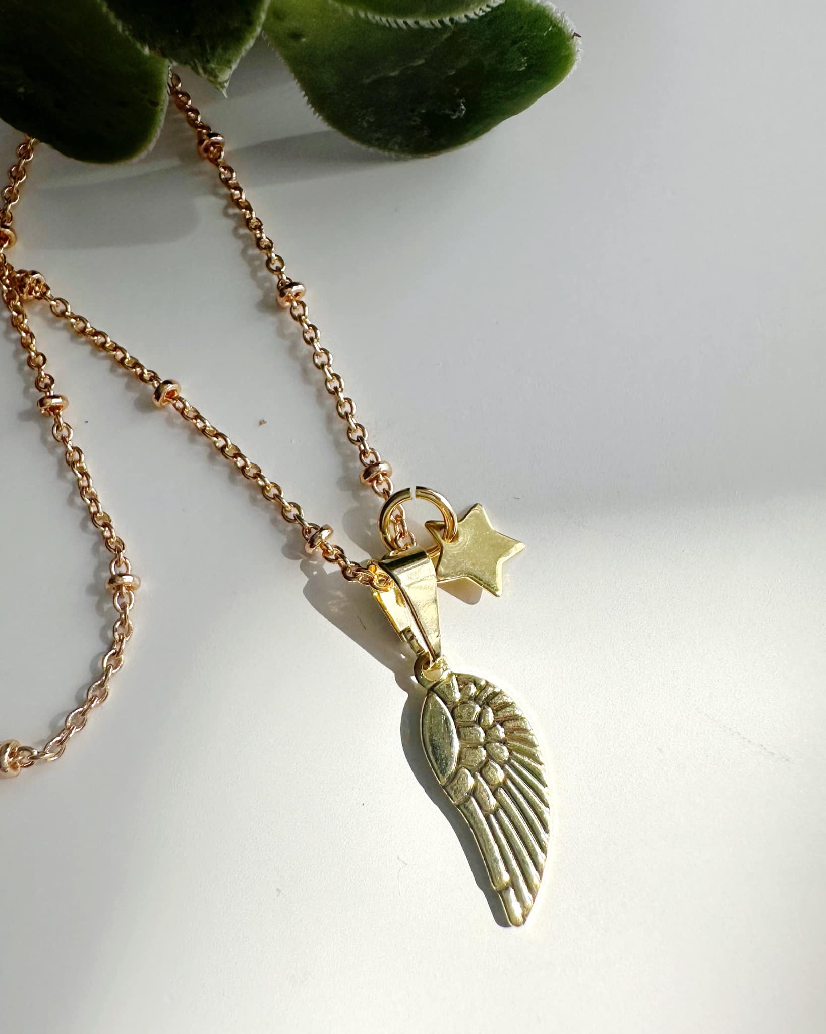 Collar amuleto Alita de ángel protección. Incluye mensaje especial y Packing para regalo