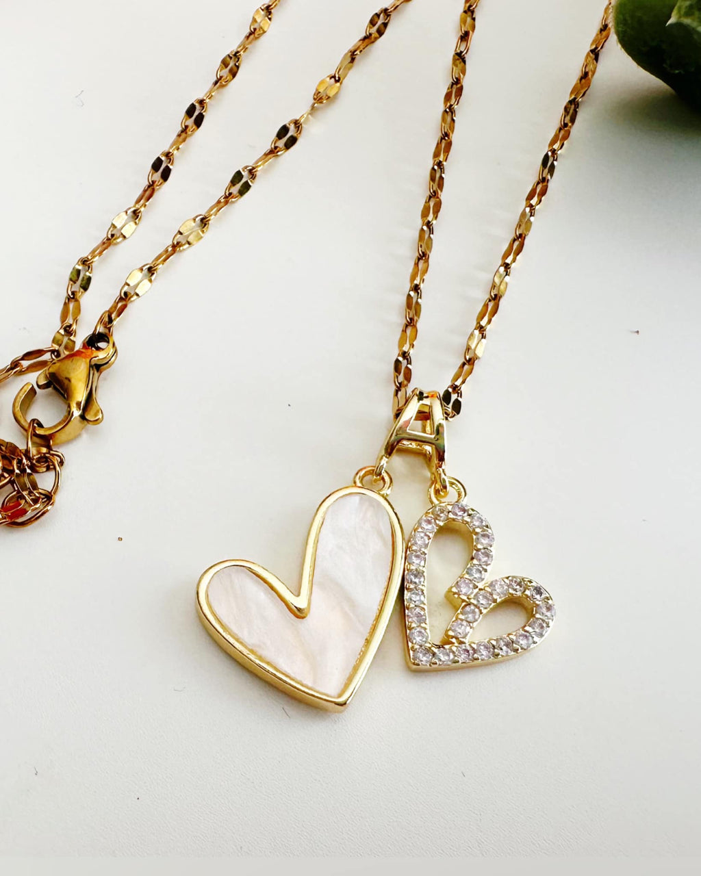 Collar Duo de Corazones . Incluye packing para regalo