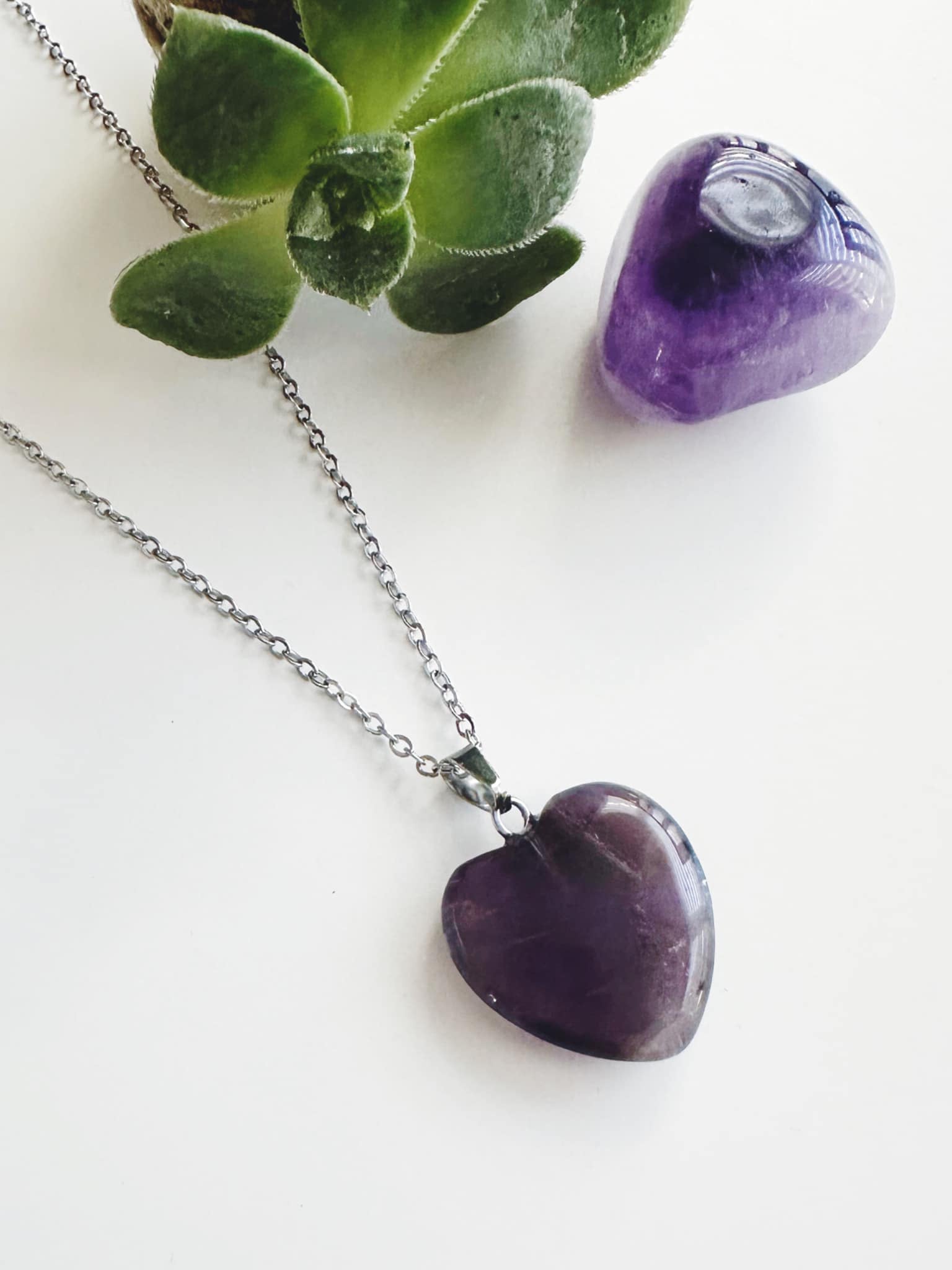 Collar corazón Amatista. Incluye significado de la piedra y packing para regalo