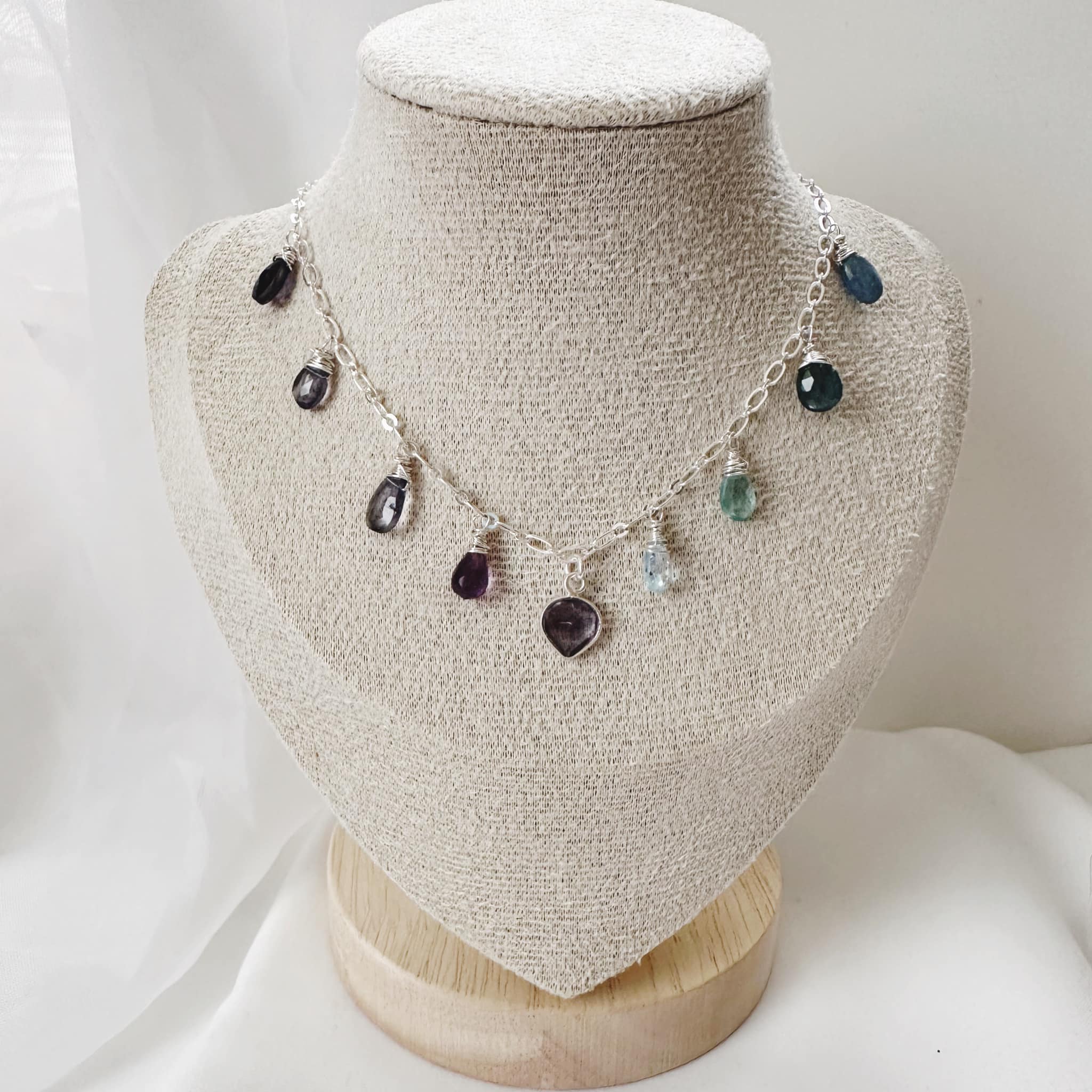 Collar "Euforia" mix de piedras. Incluye packing para regalo
