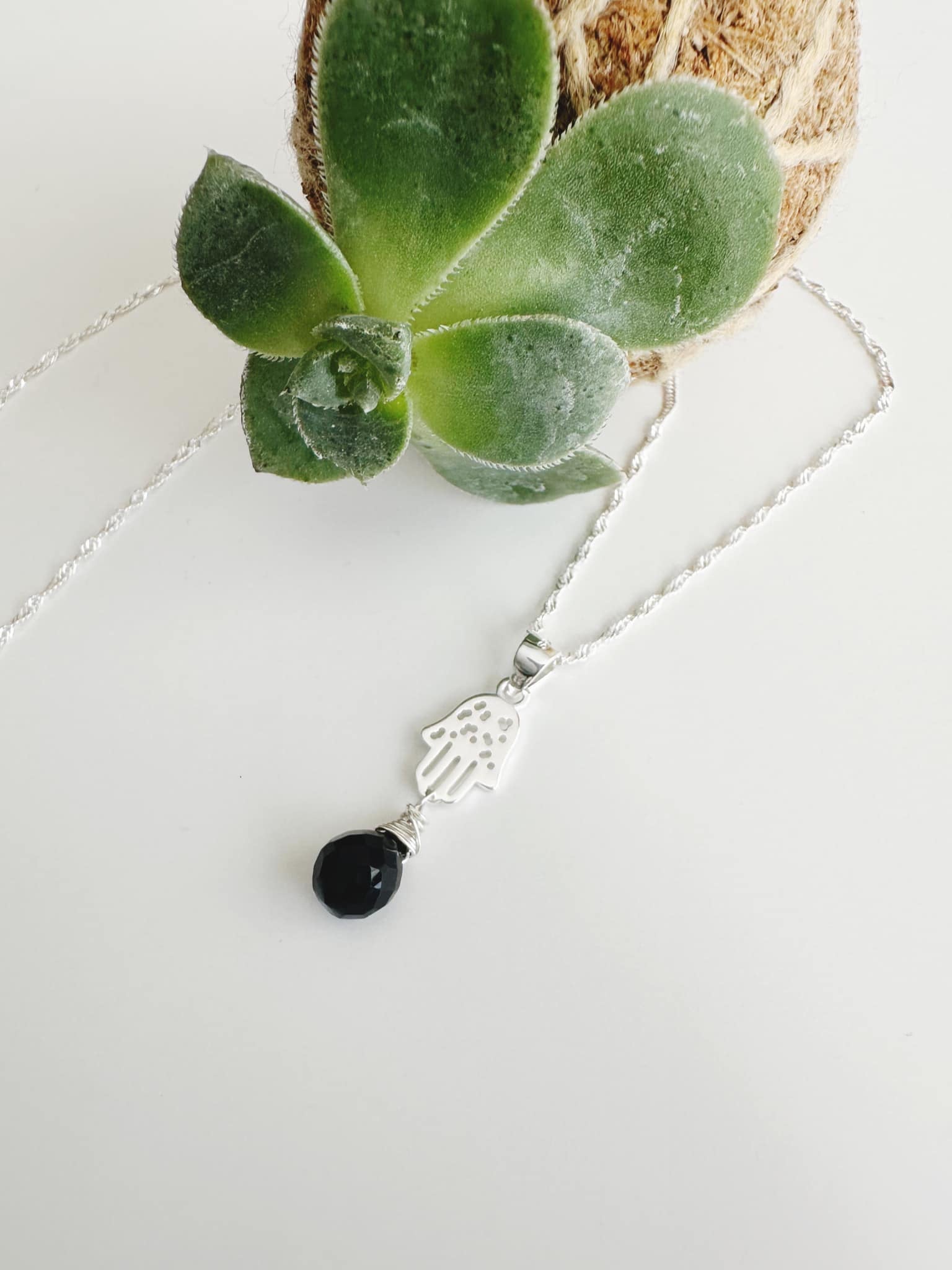 Collar de Plata 925 fátima en piedra Onix. Incluye significado de la piedra  y Packing para regalo