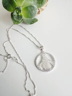 Collar virgen de los rayos Incluye mensaje especial y packing para regalo