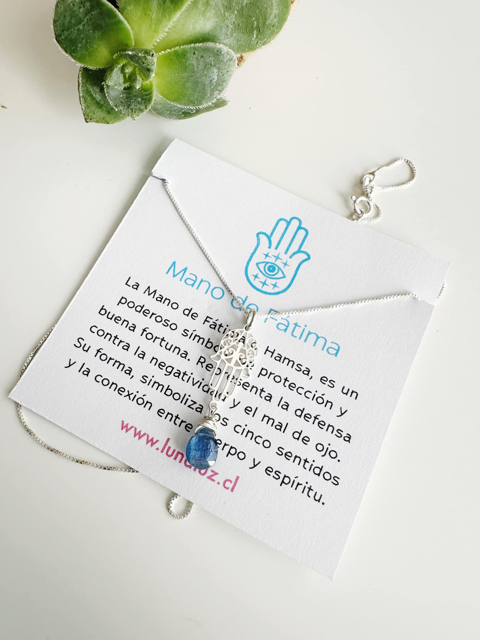 Collar de Plata 925 Mano de Fátima y piedra natural Cianita Azul. Incluye significado y packing para regalo