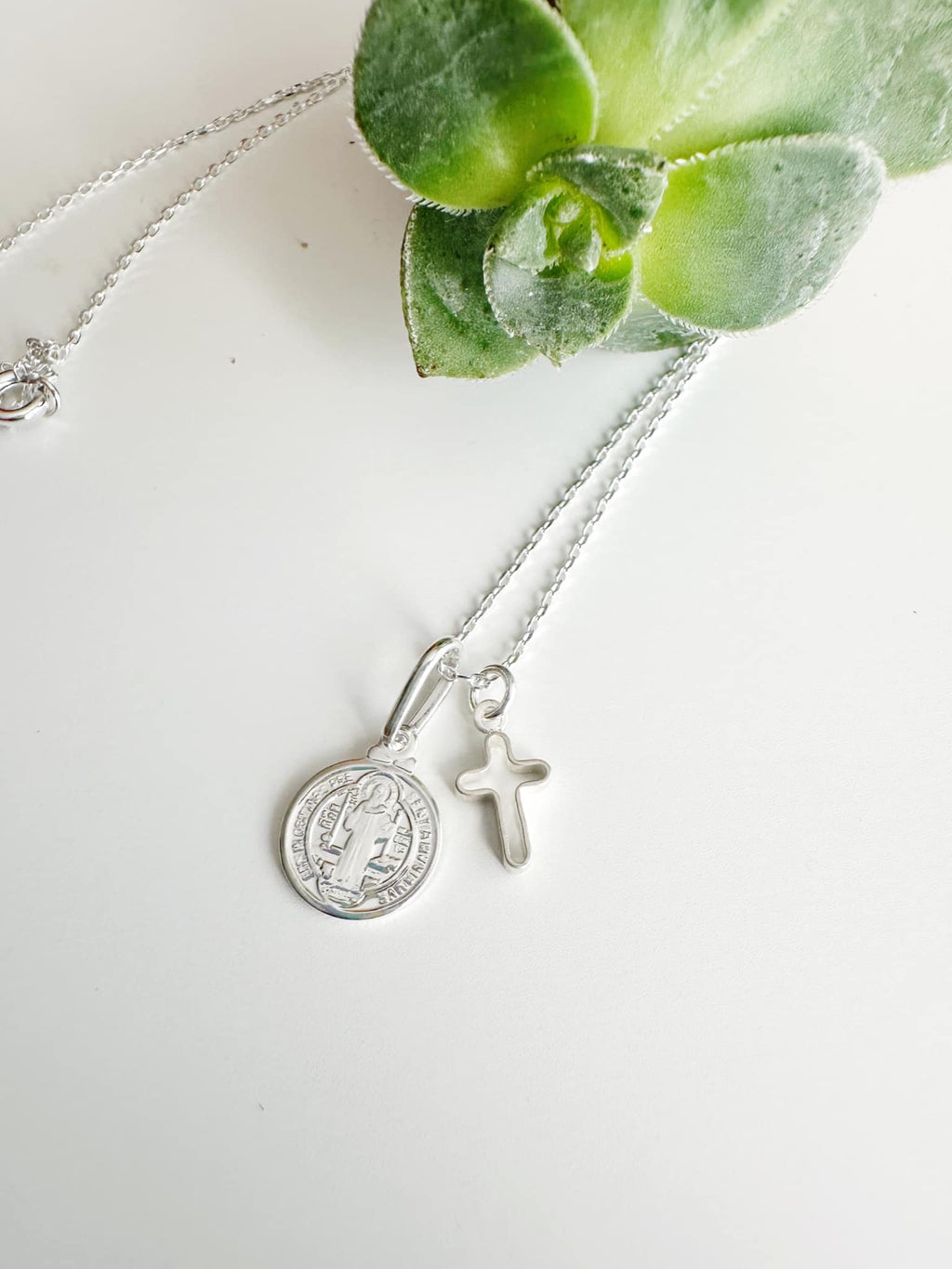 Collar San Benito Protector. Incluye mensaje especial y packing para regalo