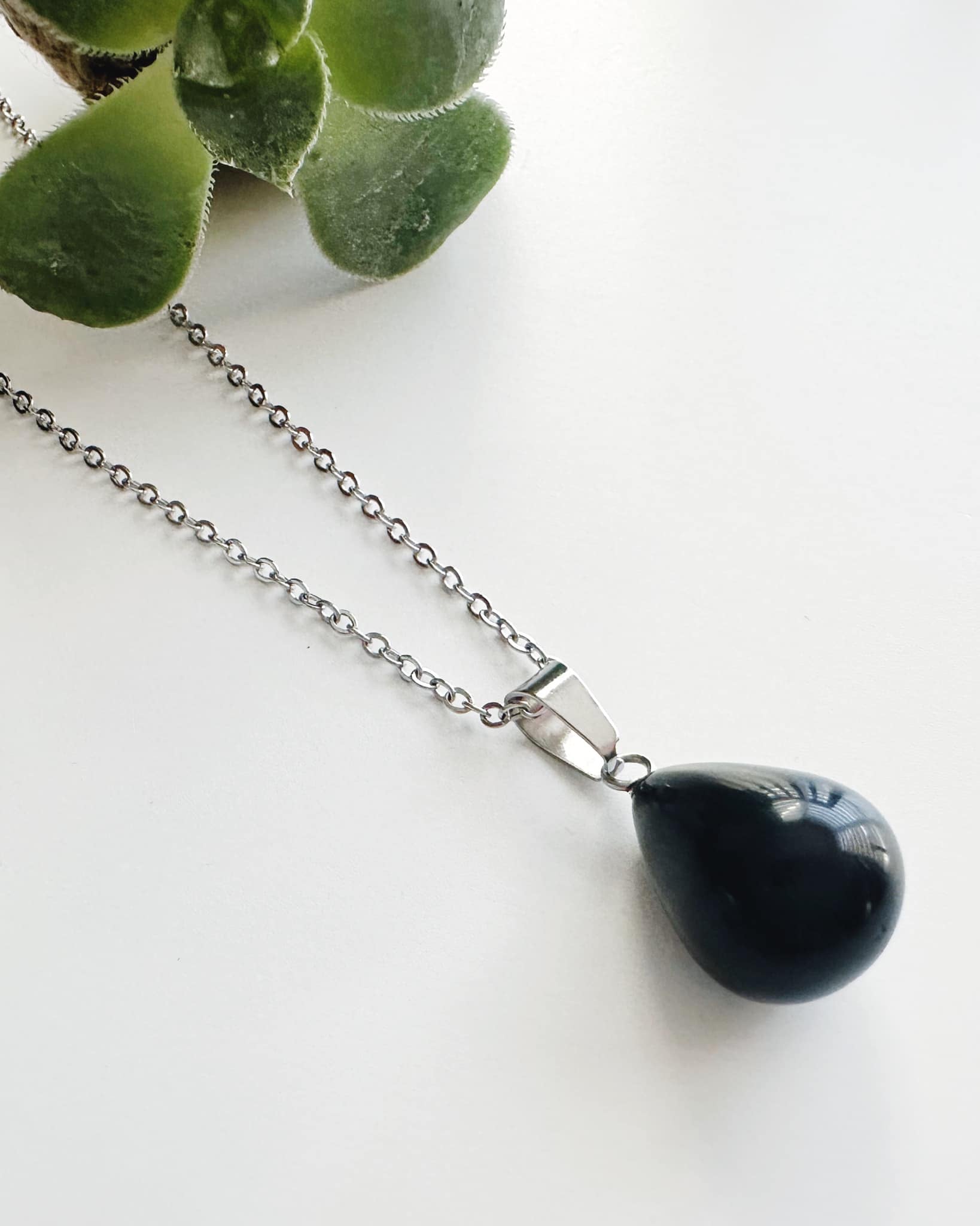 Collar Amuleto Acero inoxidable Onix negro. Incluye significado de la piedra y packing para regalo