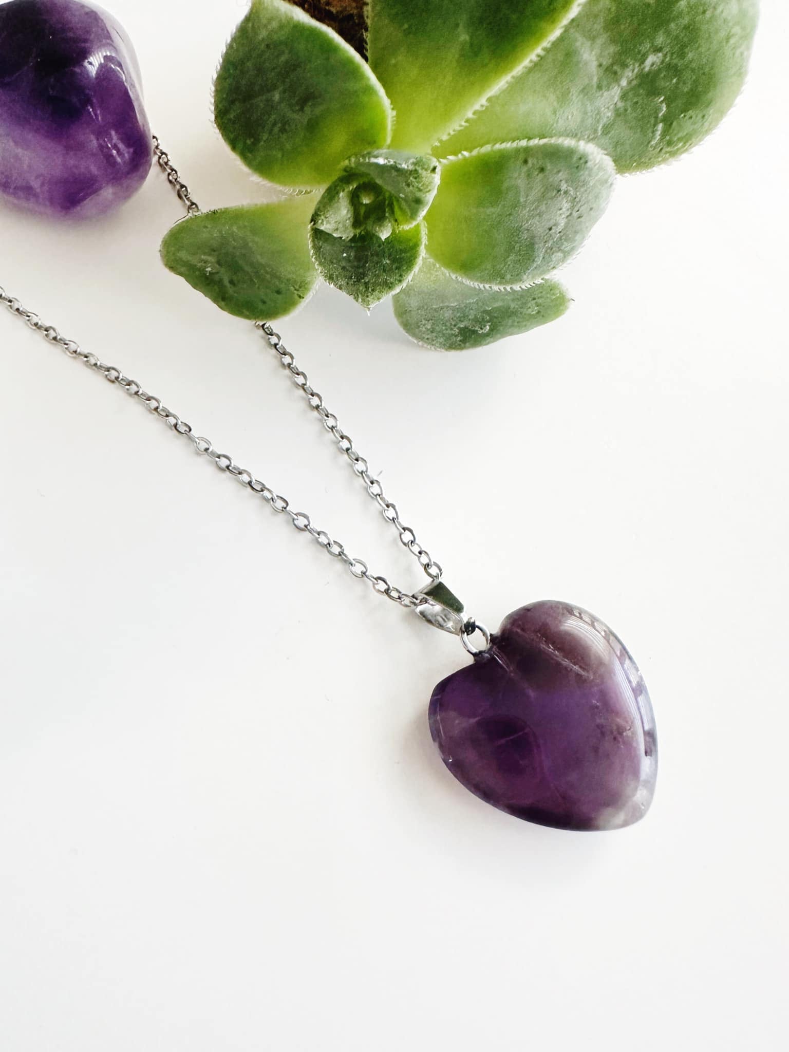 Collar corazón Amatista. Incluye significado de la piedra y packing para regalo