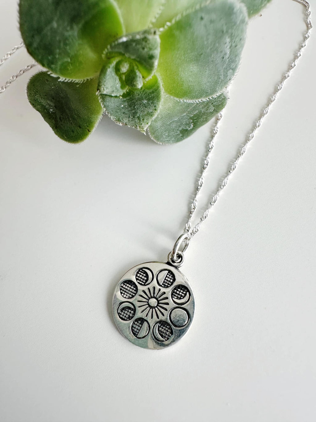 Collar de Plata 925 Fases de la Luna. Incluye significado y packing para regalo