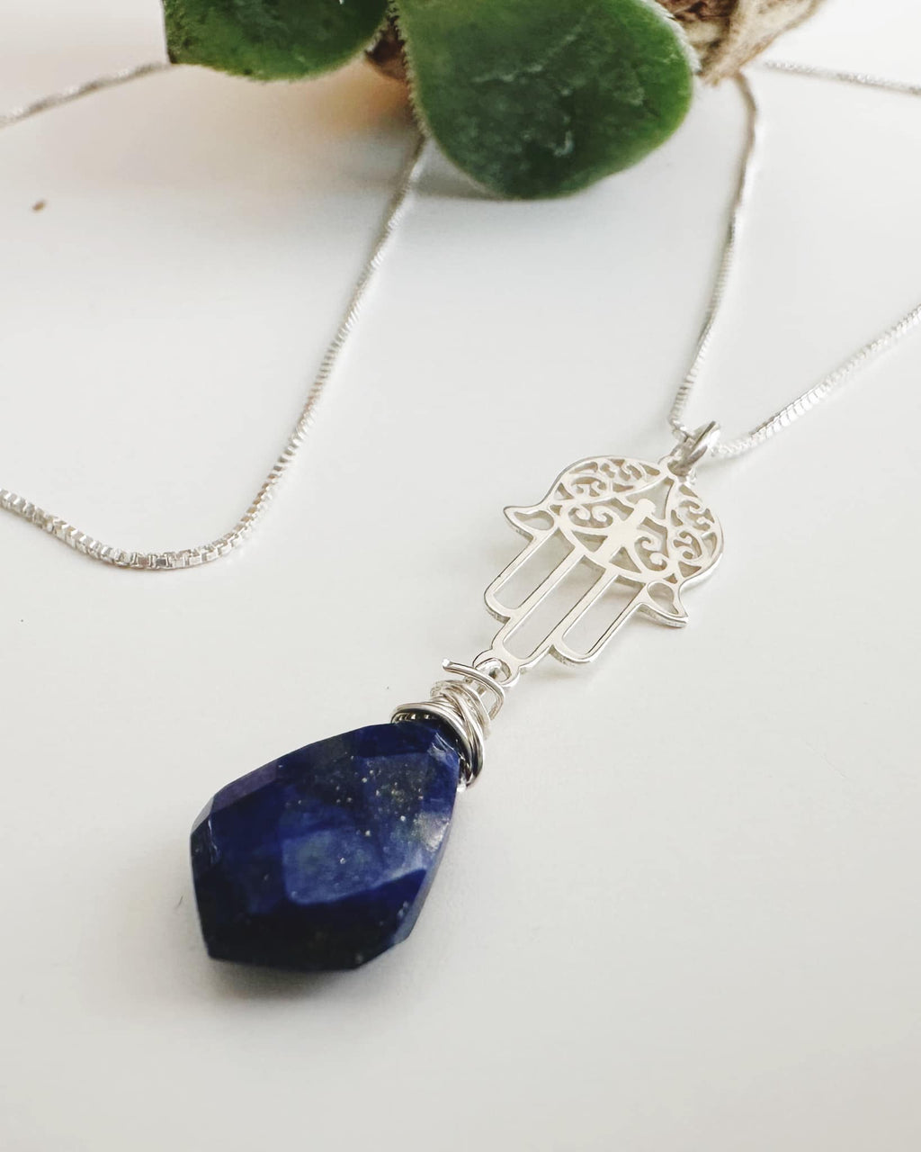 Collar de Plata 925 Mano de Fatima Lapislázuli. Incluye significado y packing para regalo