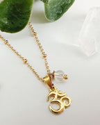 Collar OM con Cuarzo Cristal.Incluye significado y Packing para regalo