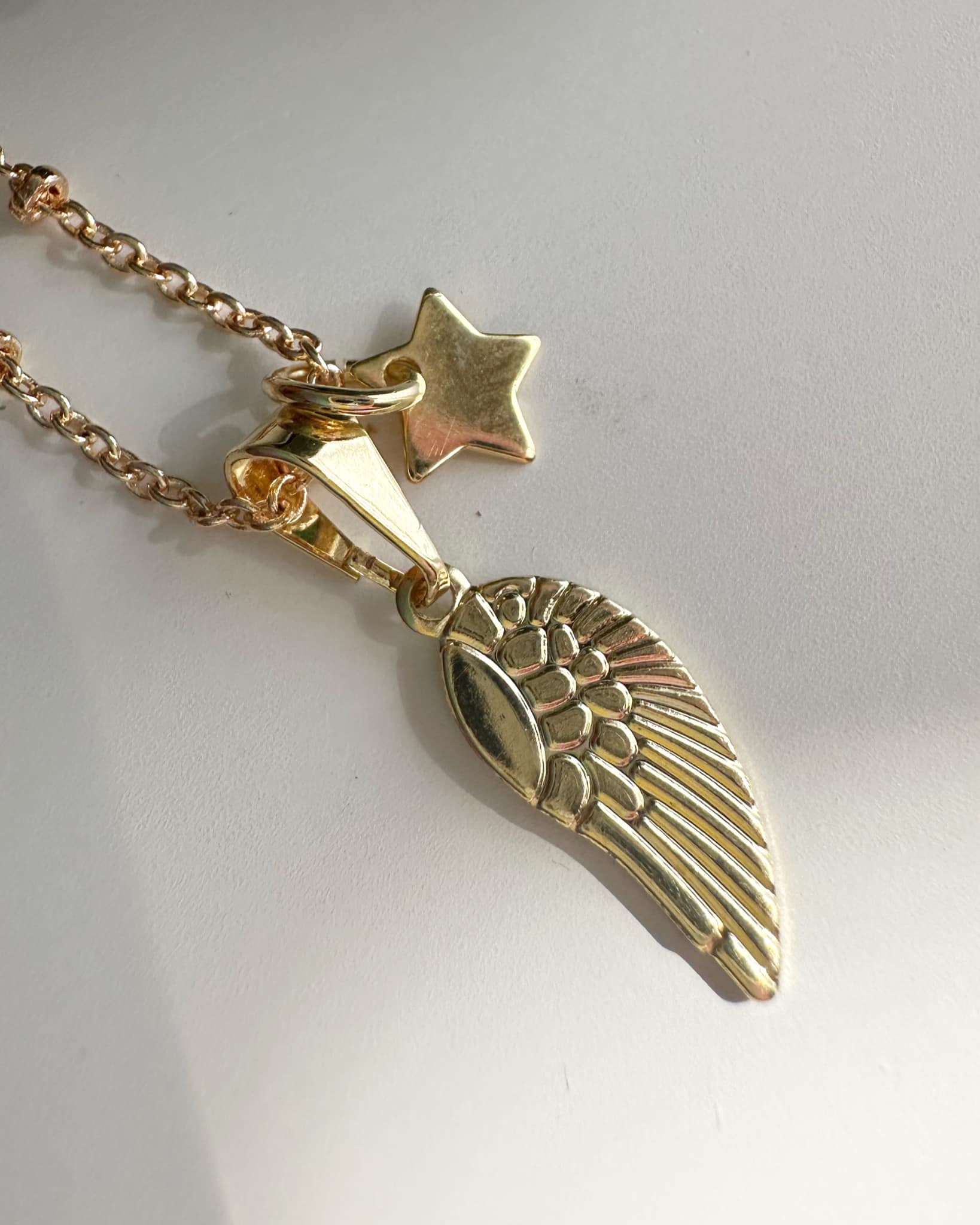 Collar amuleto Alita de ángel protección. Incluye mensaje especial y Packing para regalo