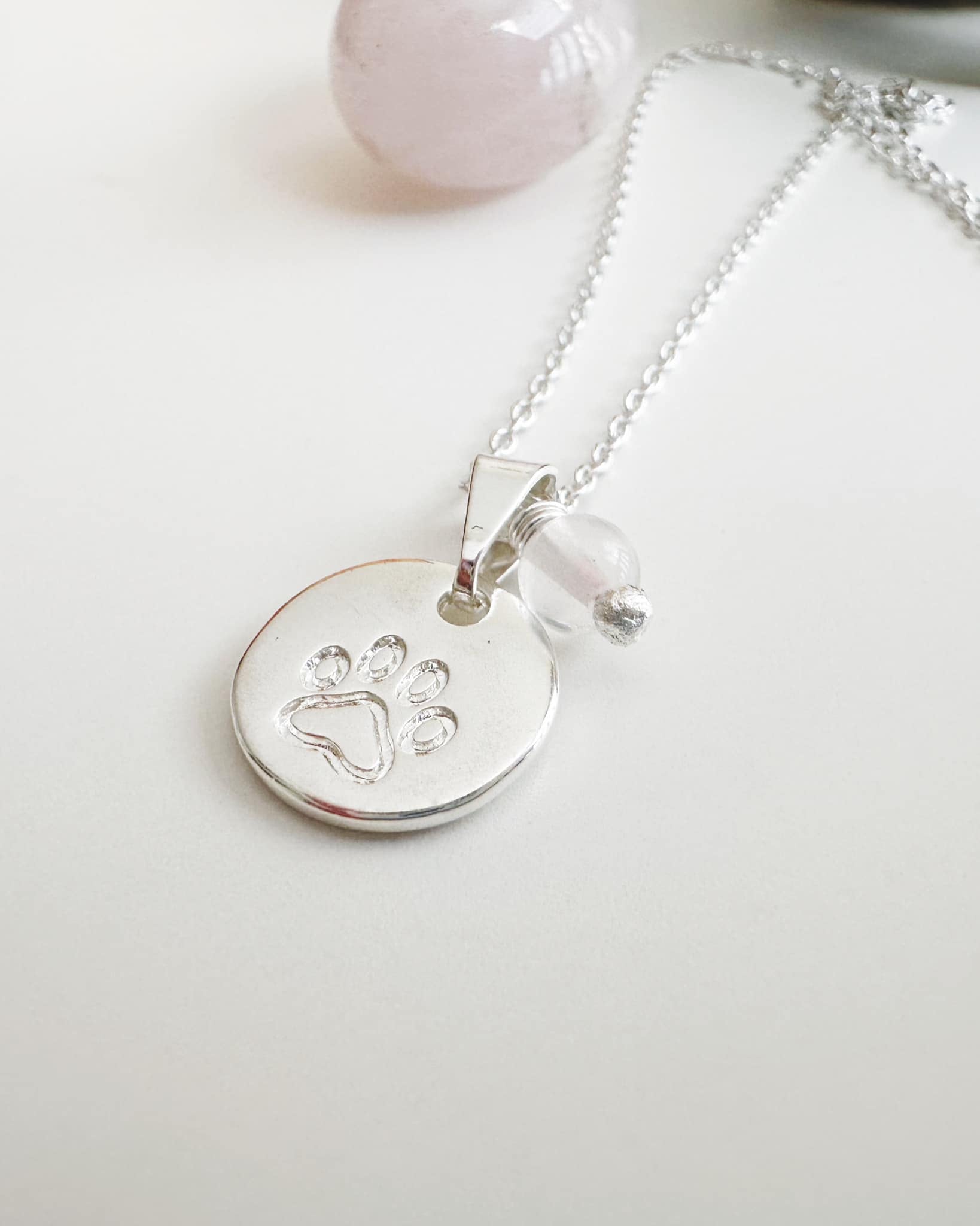 Collar Mascota Cuarzo Rosa. Incluye tarjeta con mensaje especial para regalo