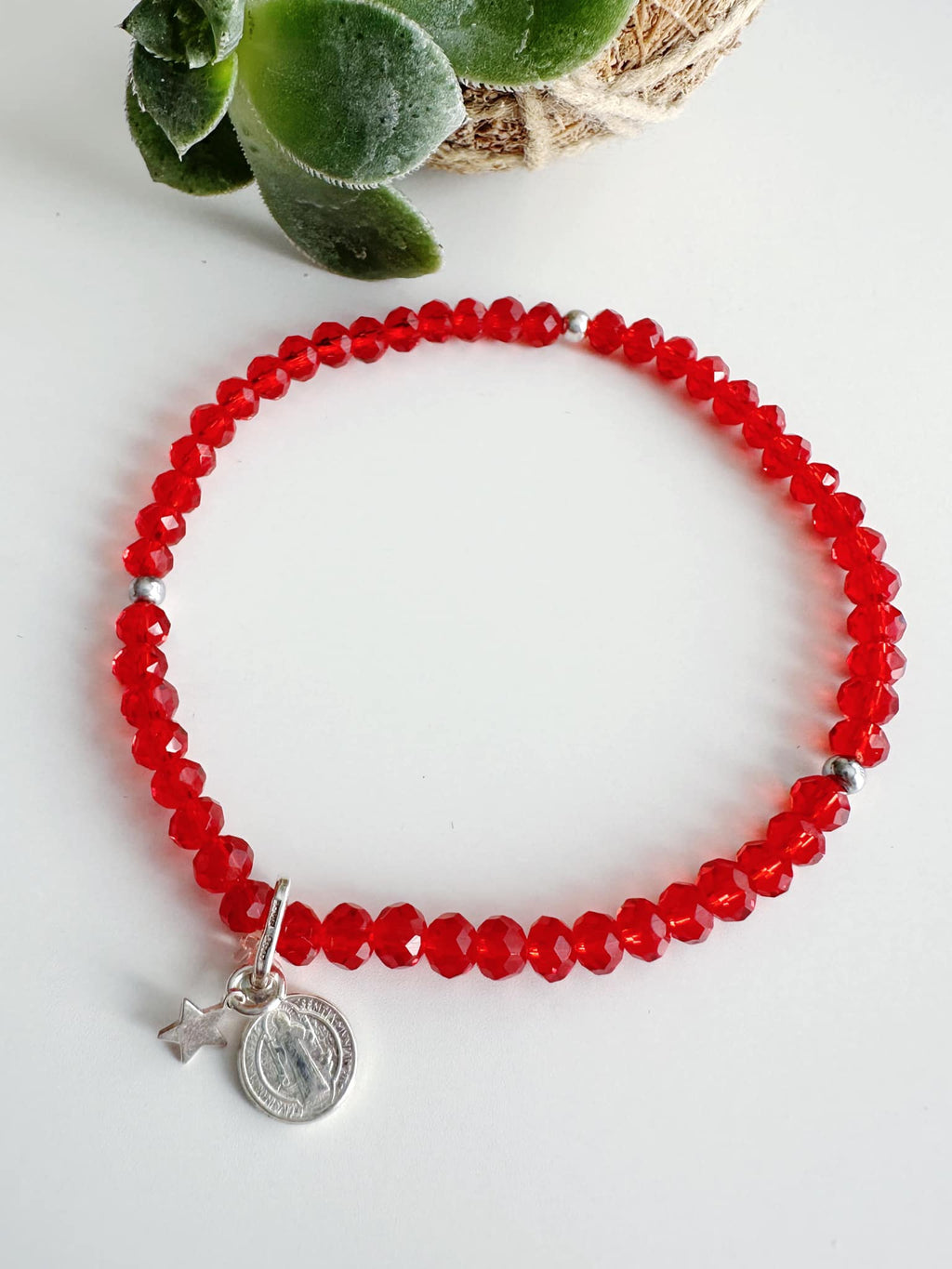 Pulsera de plata San Benito y estrella. Incluye mensaje especial y Packing de regalo