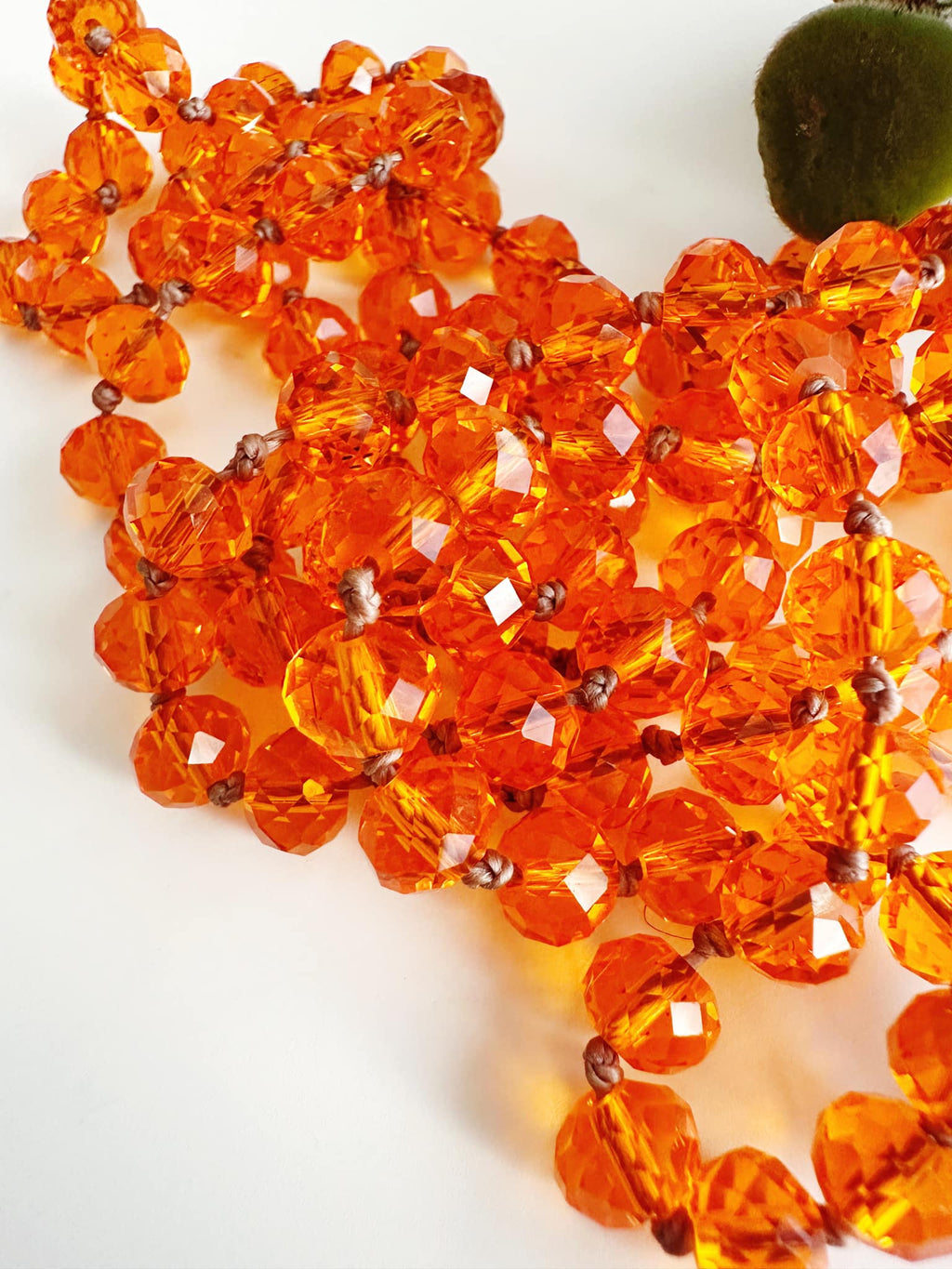 Collar silver Sacro en cristales anaranjados. Incluye Packing para regalo