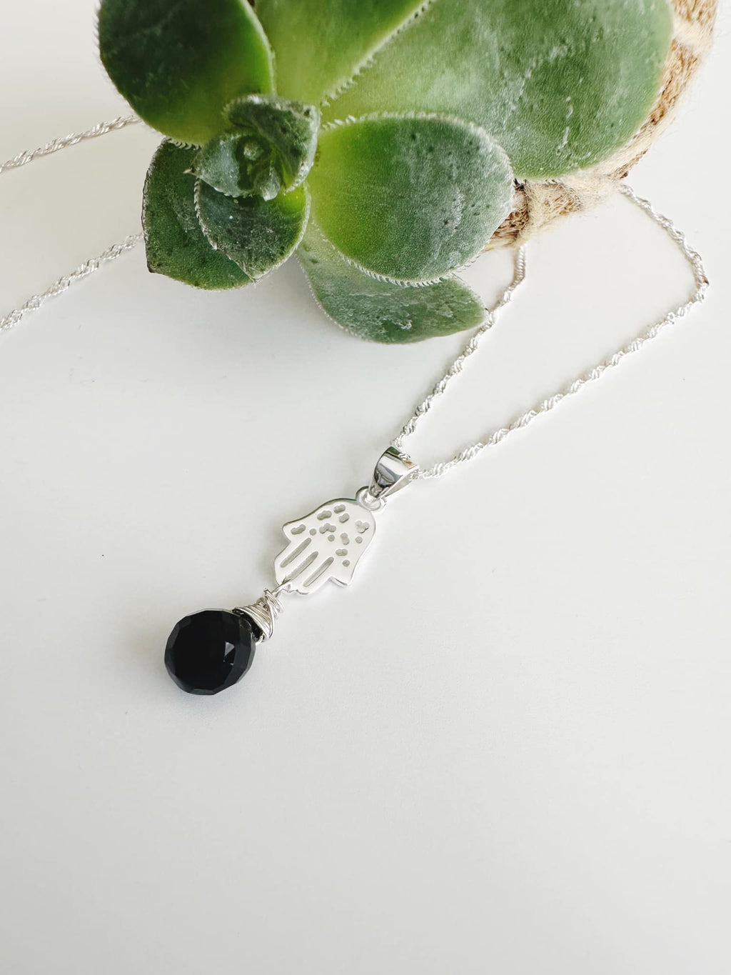 Collar de Plata 925 fátima en piedra Onix. Incluye significado de la piedra  y Packing para regalo