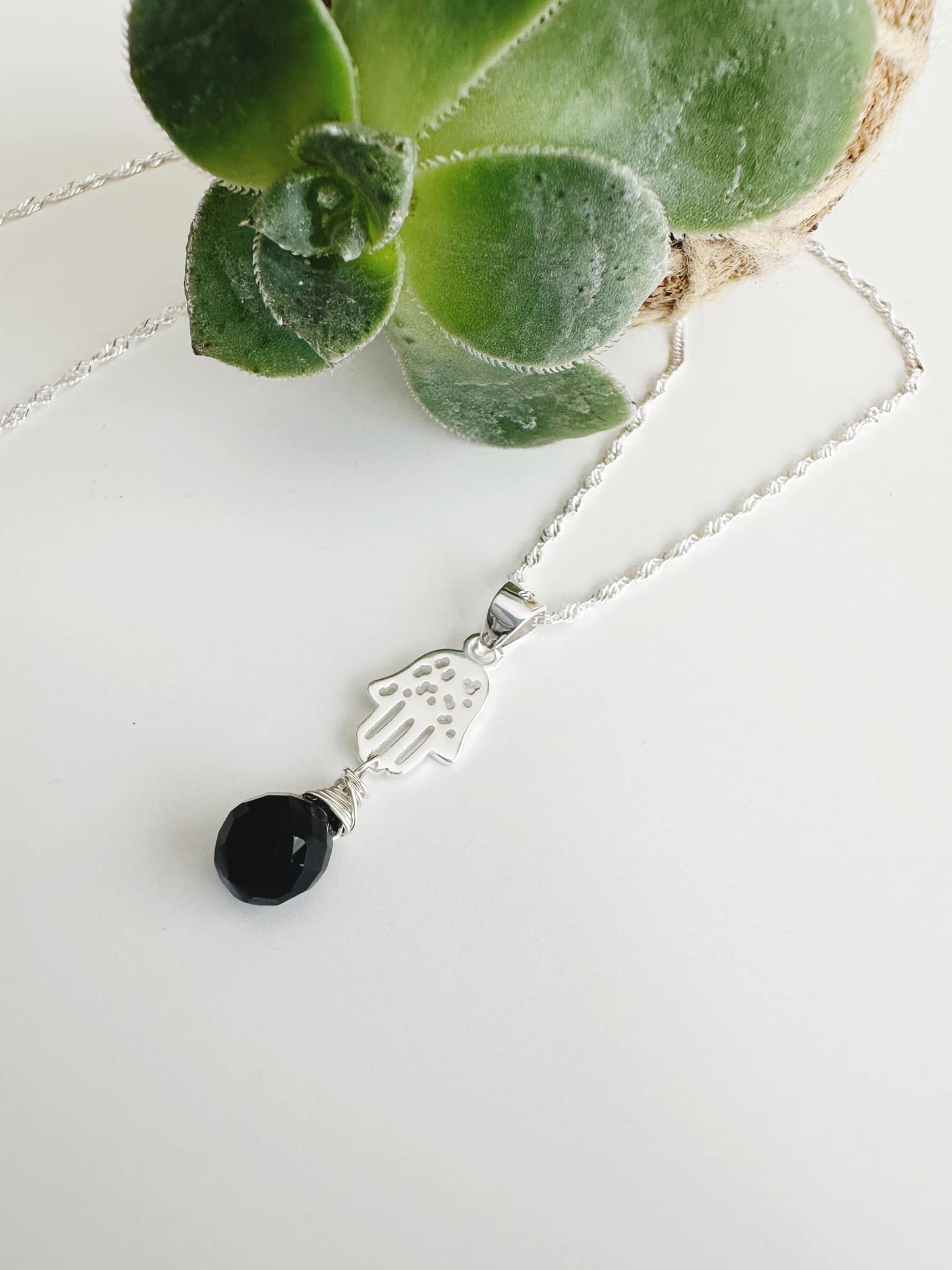 Collar de Plata 925 fátima en piedra Onix. Incluye significado de la piedra  y Packing para regalo