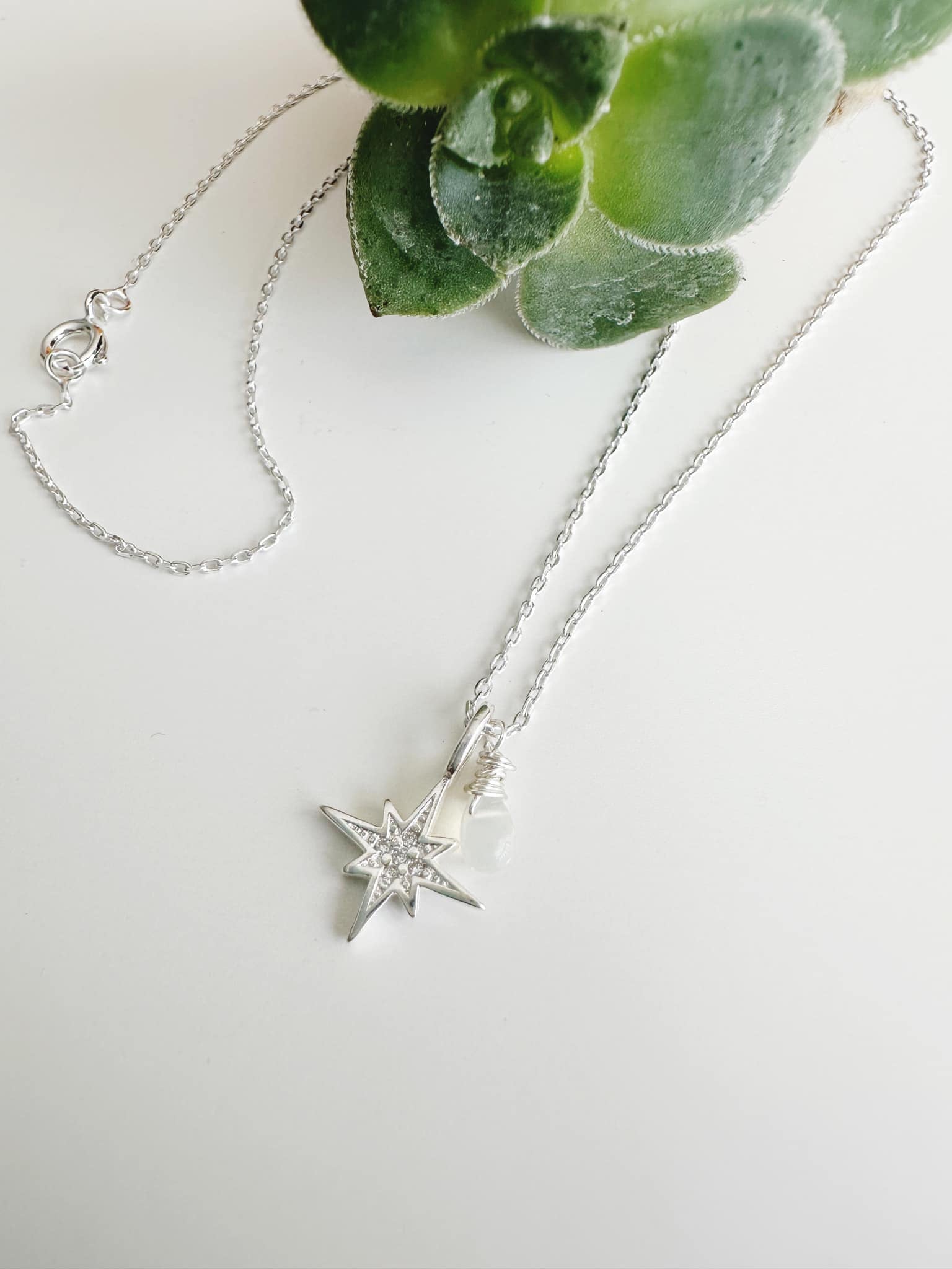 Collar Estrella Guía piedra Ópalo. Incluye significado y packing para regalo
