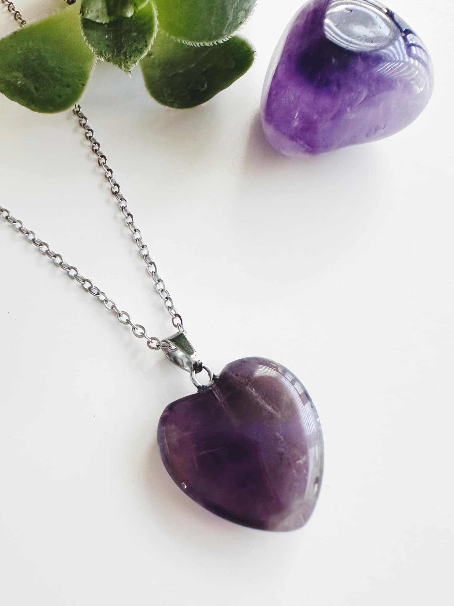 Collar corazón Amatista. Incluye significado de la piedra y packing para regalo