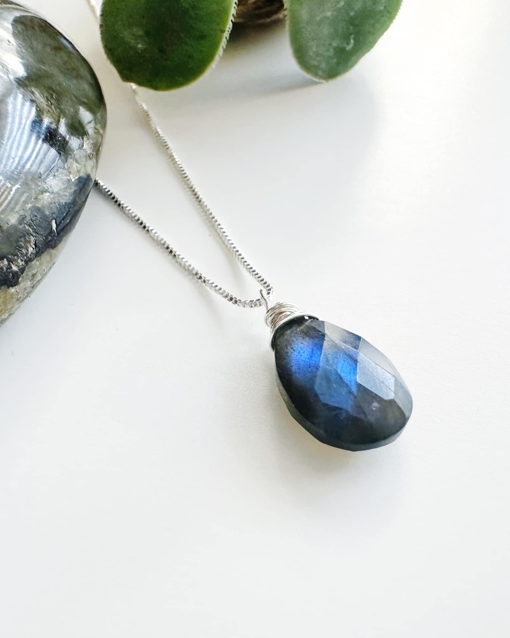 Collar de Plata 925 Amuleto Labradorita. Incluye significado de la piedra y packing para regalo