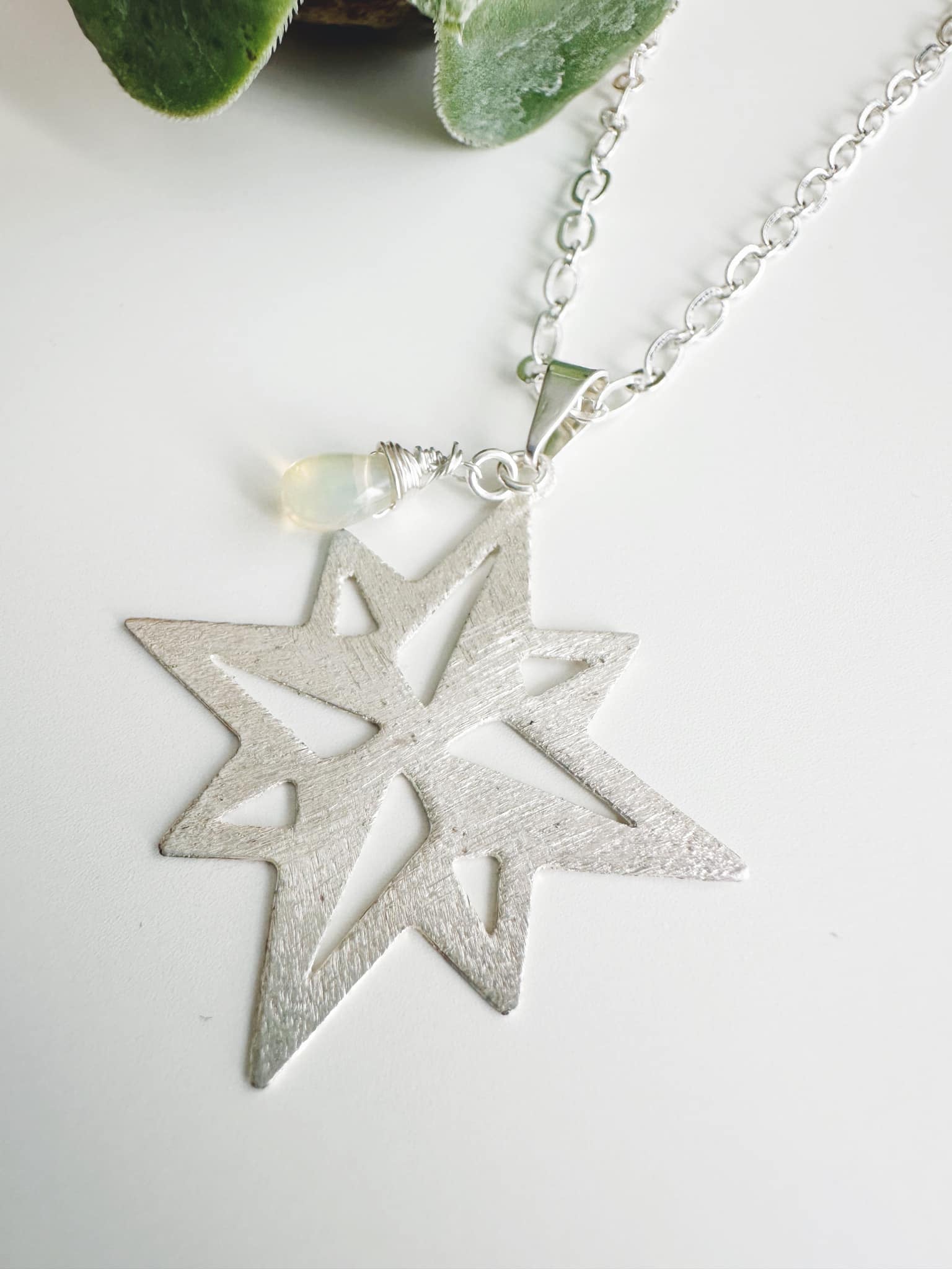 Collar Silver Estrella Guía piedra Ópalo. Incluye significado y packing para regalo