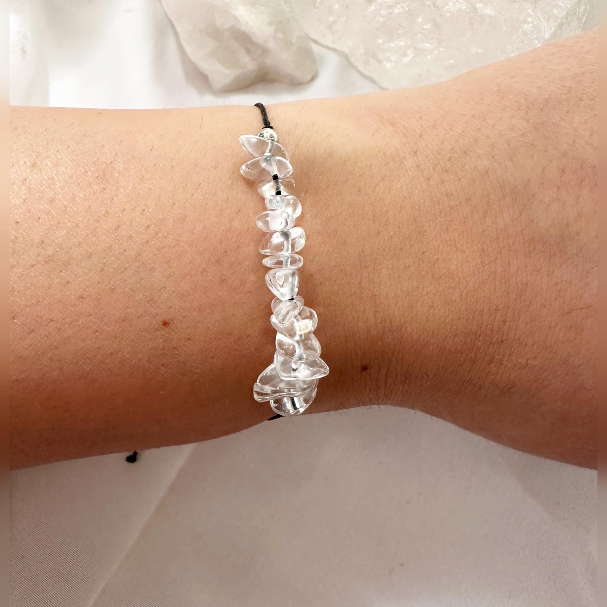 Pulsera ajustable de Cuarzo Cristal. Incluye packing para regalo