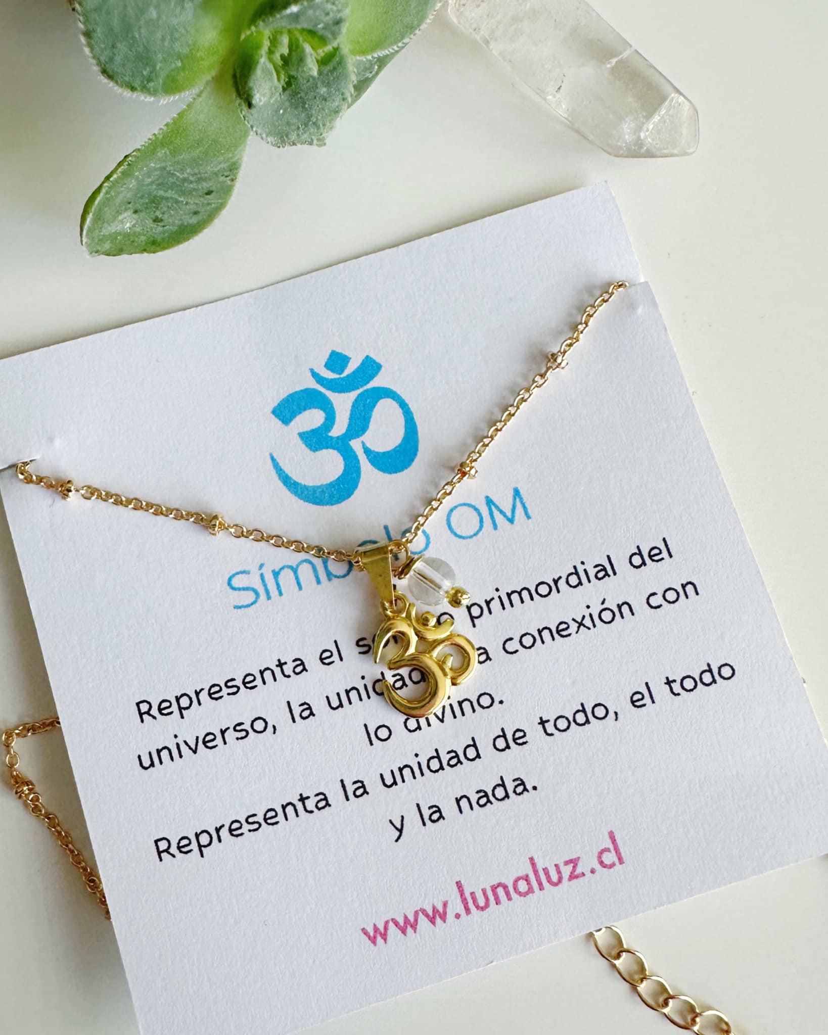 Collar OM con Cuarzo Cristal.Incluye significado y Packing para regalo