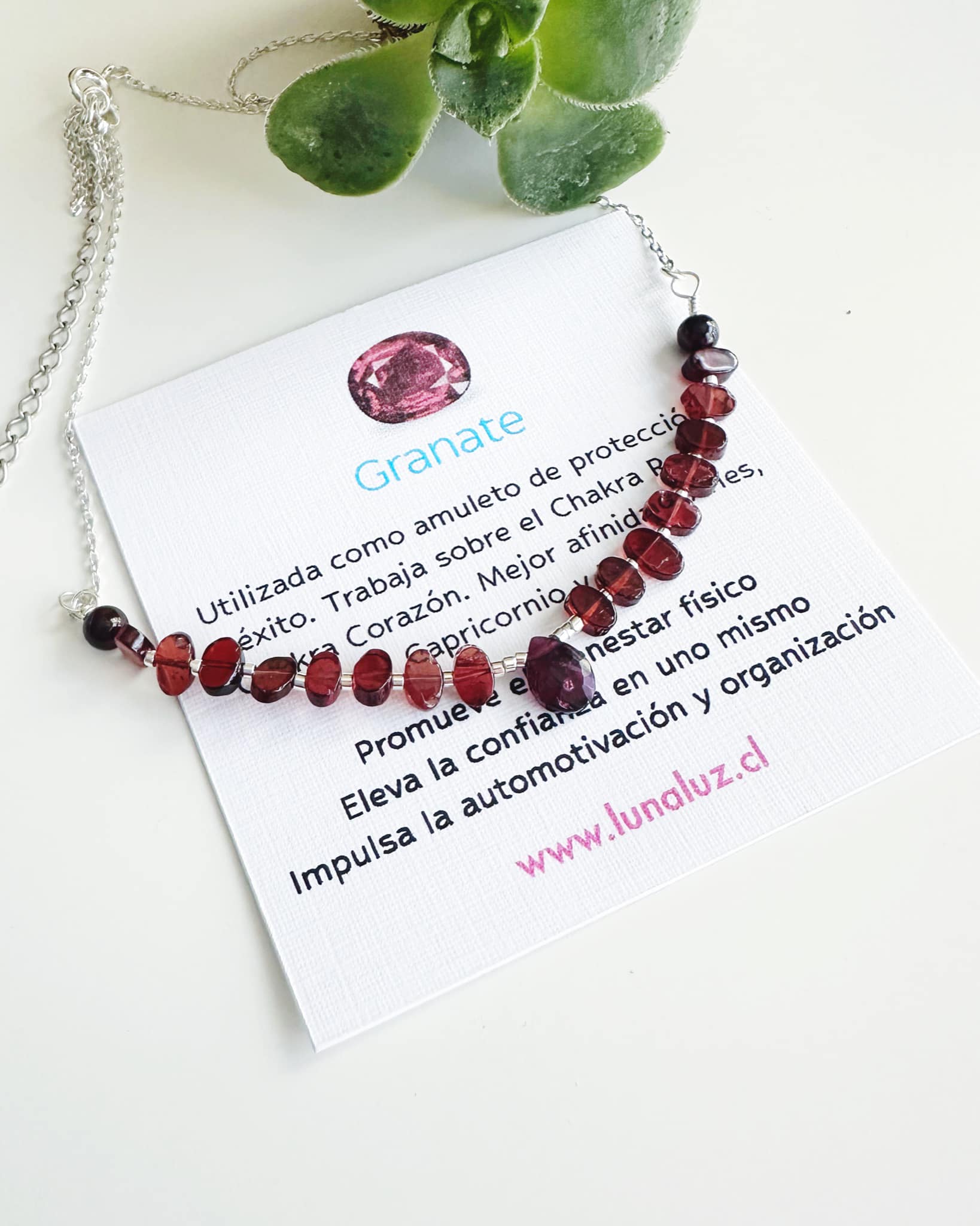 Collar silver “Enraíza” piedras Granate. Incluye significado de la piedra y packing para regalo