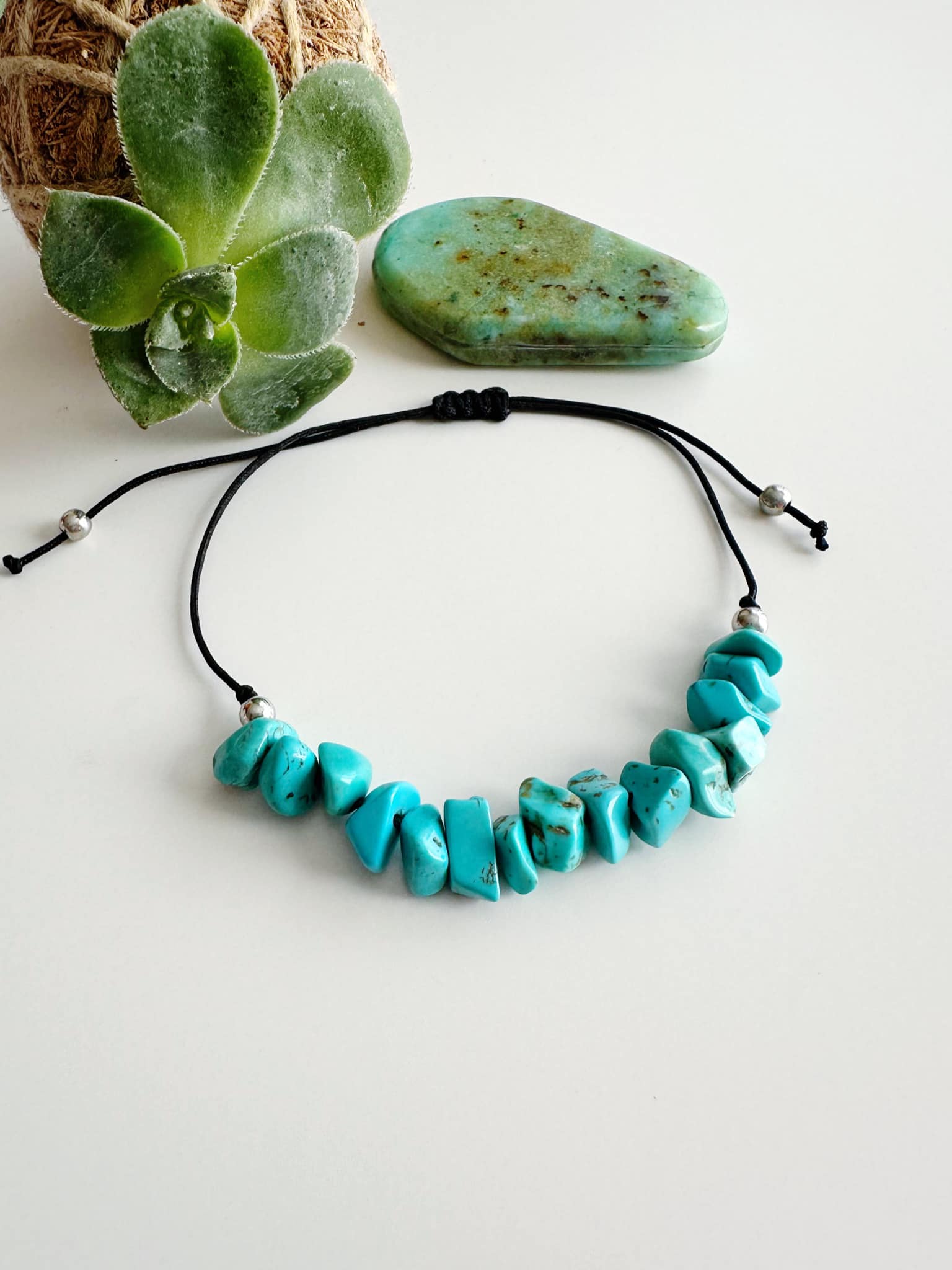 Pulsera hilo ajustable piedras Turquesas. Incluye significado de la piedra y Packing para regalo