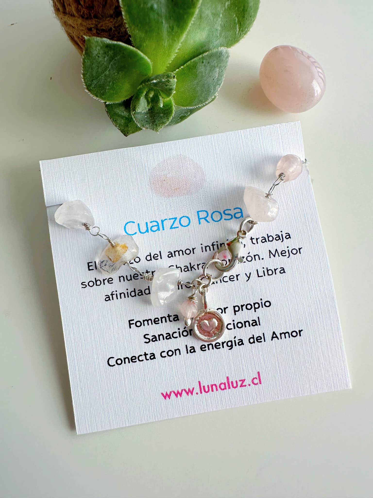 Pulsera “Amor Infinito” en piedras de Cuarzo Rosa. Incluye significado de la piedra y packing para regalo