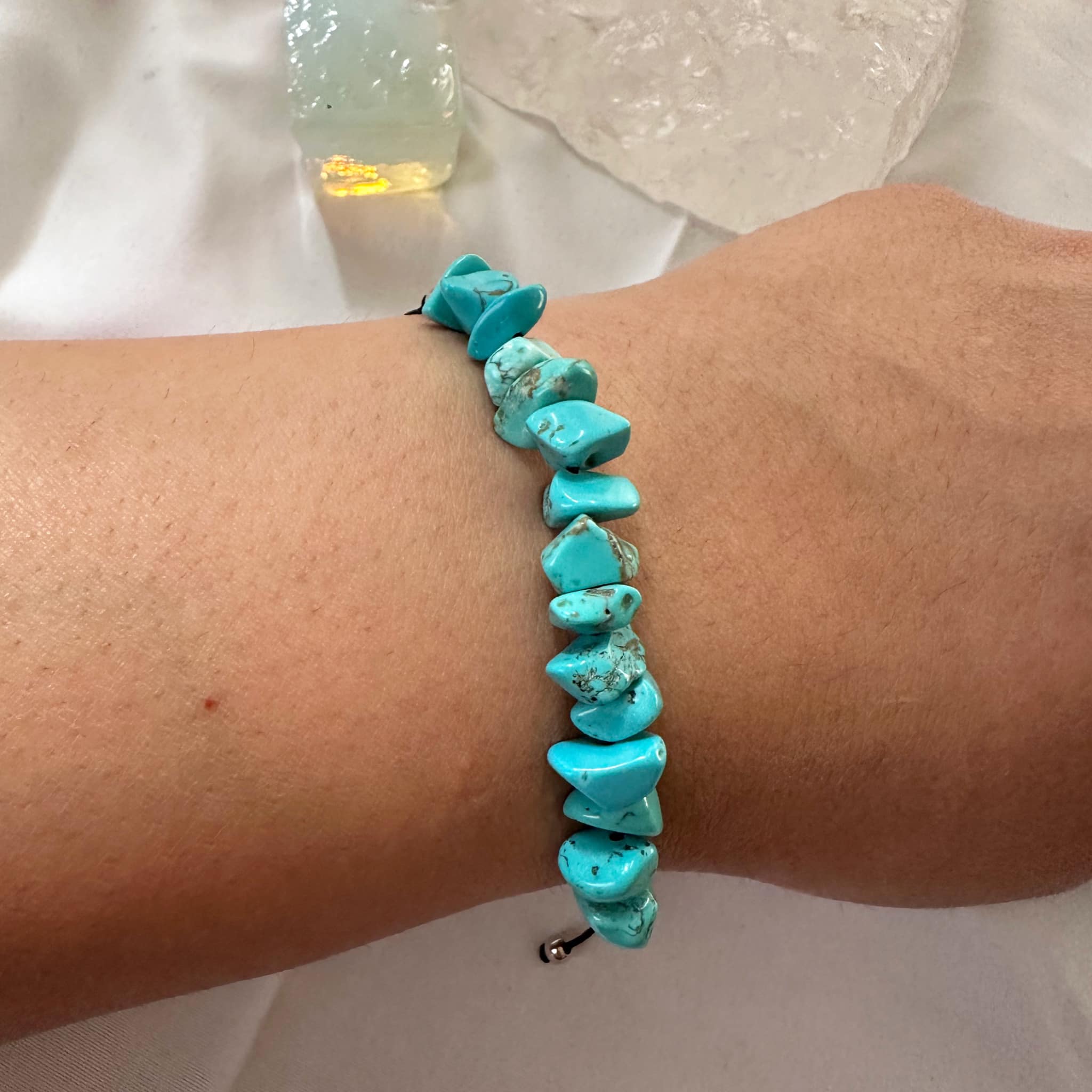 Pulsera hilo ajustable piedras Turquesas. Incluye significado de la piedra y Packing para regalo