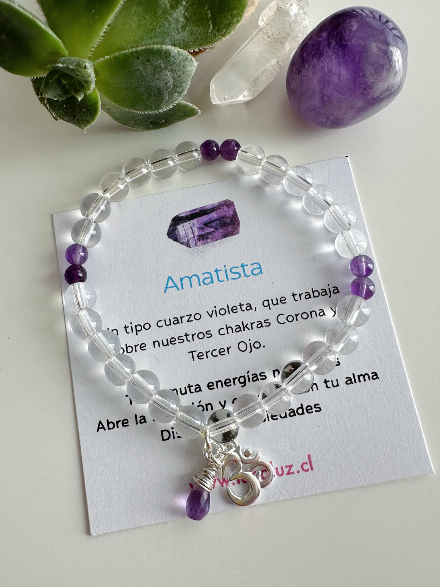 Pulsera OM Cuarzo Cristal y Amatista. Incluye packing regalo y significado de la Piedra