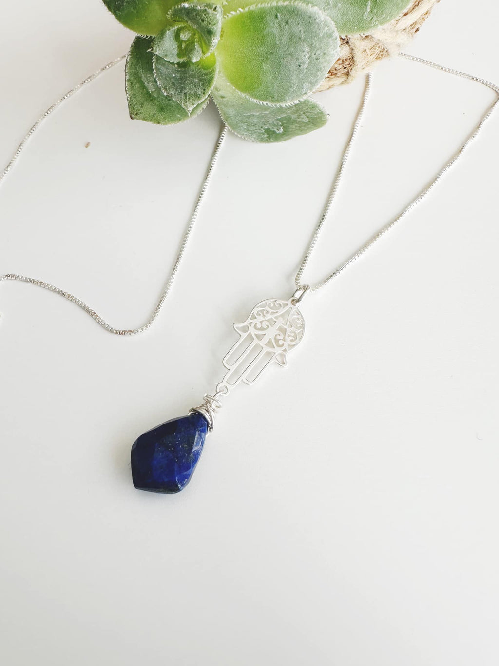 Collar de Plata 925 Mano de Fatima Lapislázuli. Incluye significado y packing para regalo